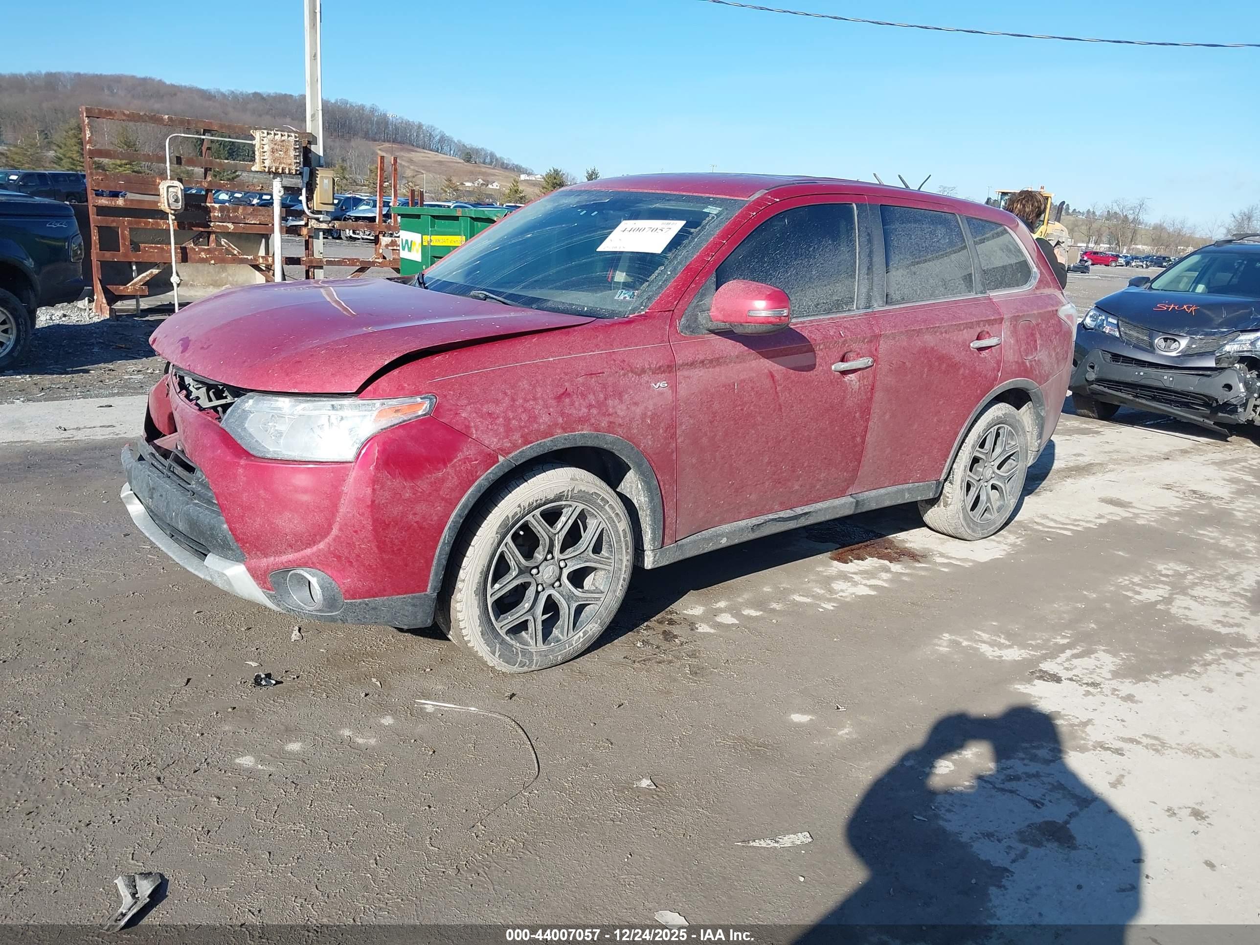 MITSUBISHI OUTLANDER image 2