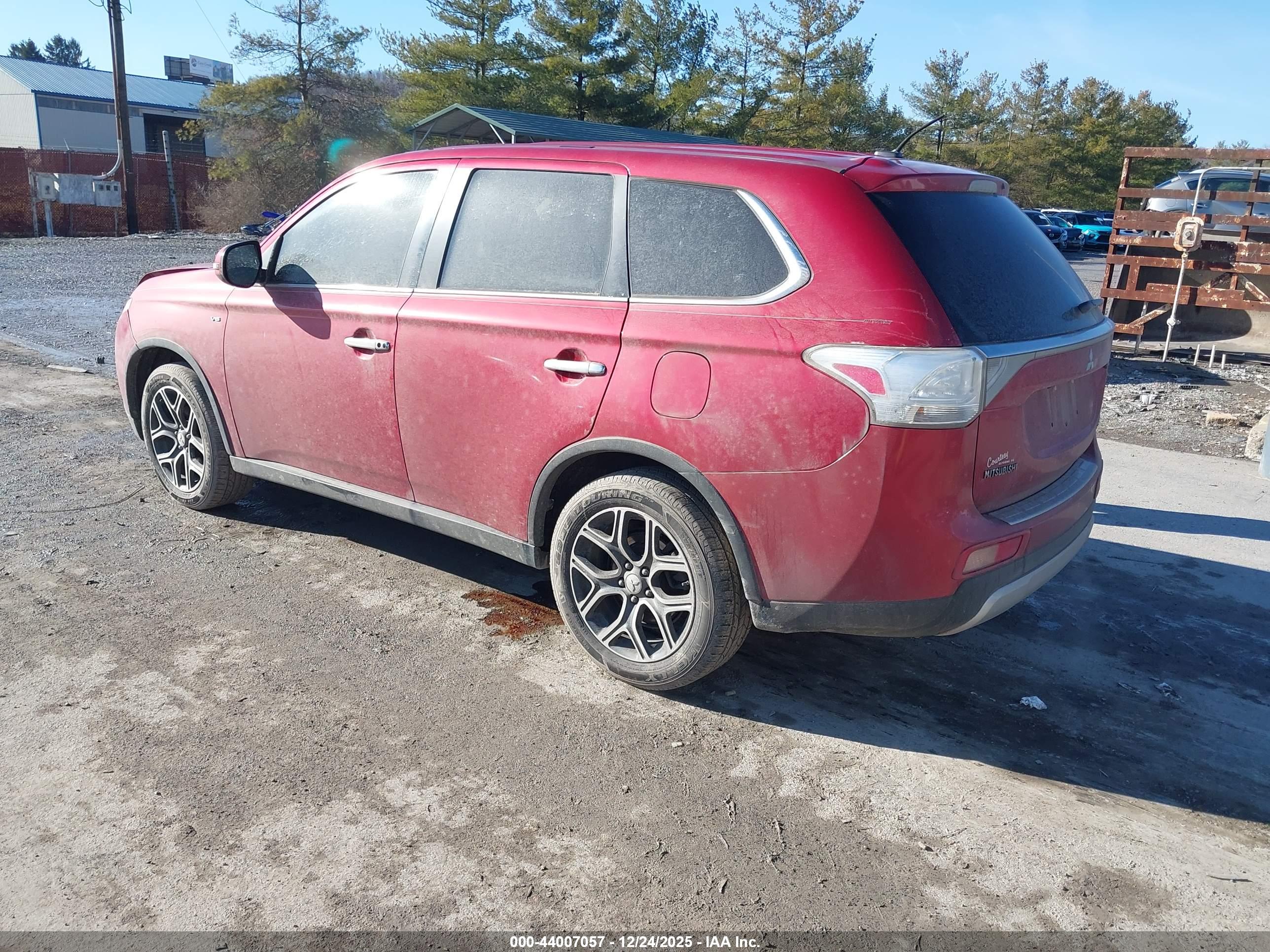 MITSUBISHI OUTLANDER image 3