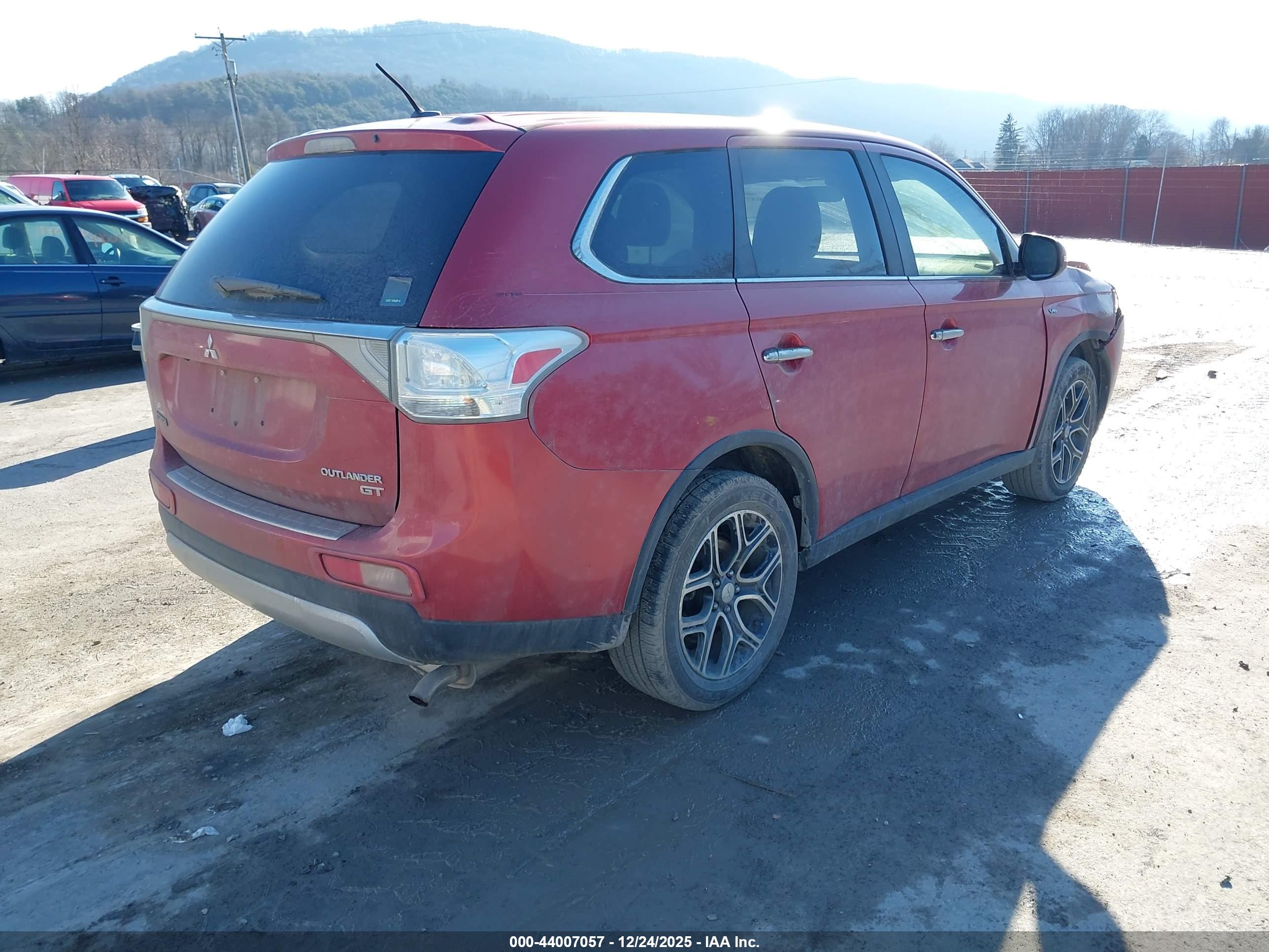 MITSUBISHI OUTLANDER image 4