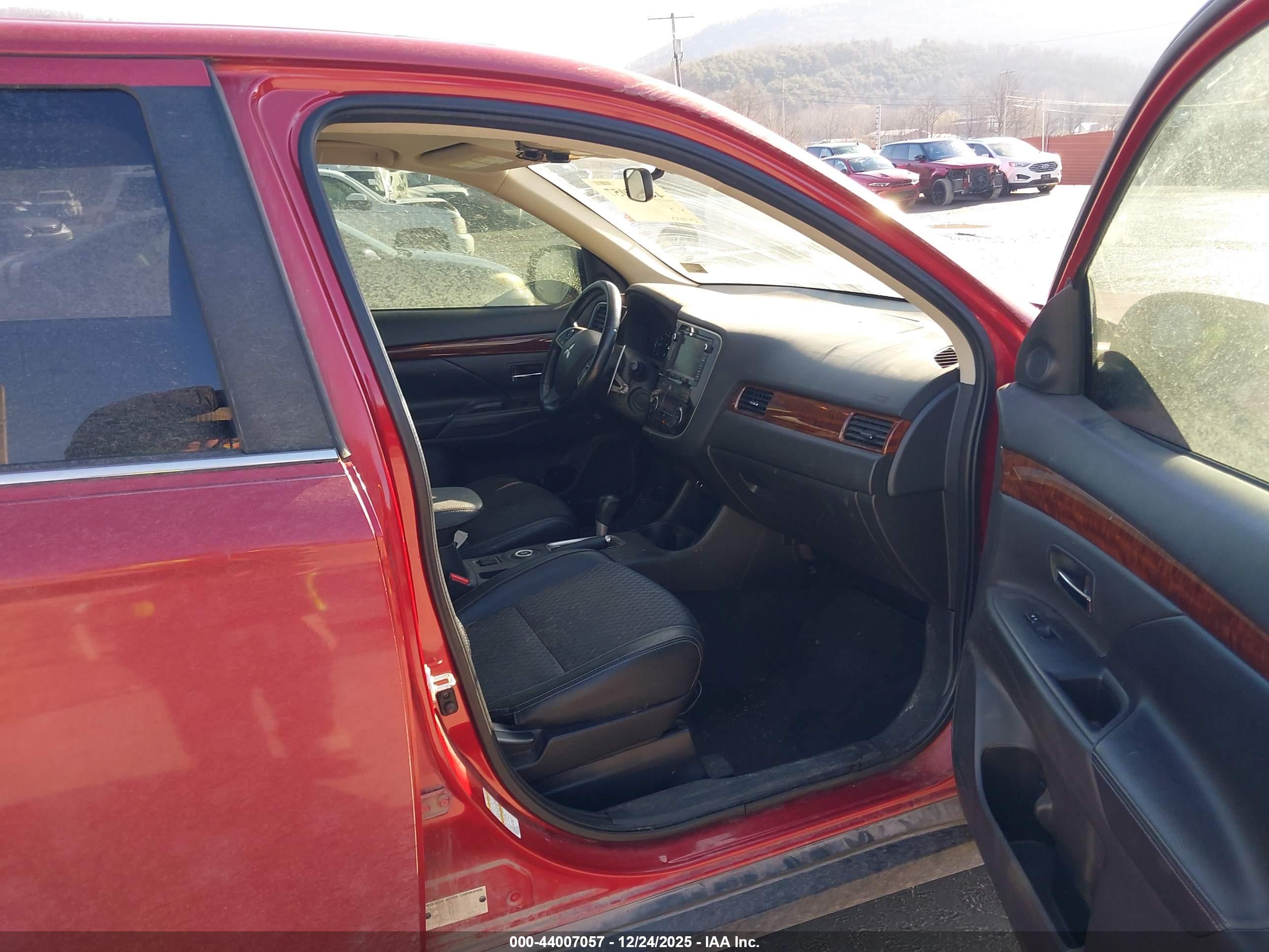 MITSUBISHI OUTLANDER image 5