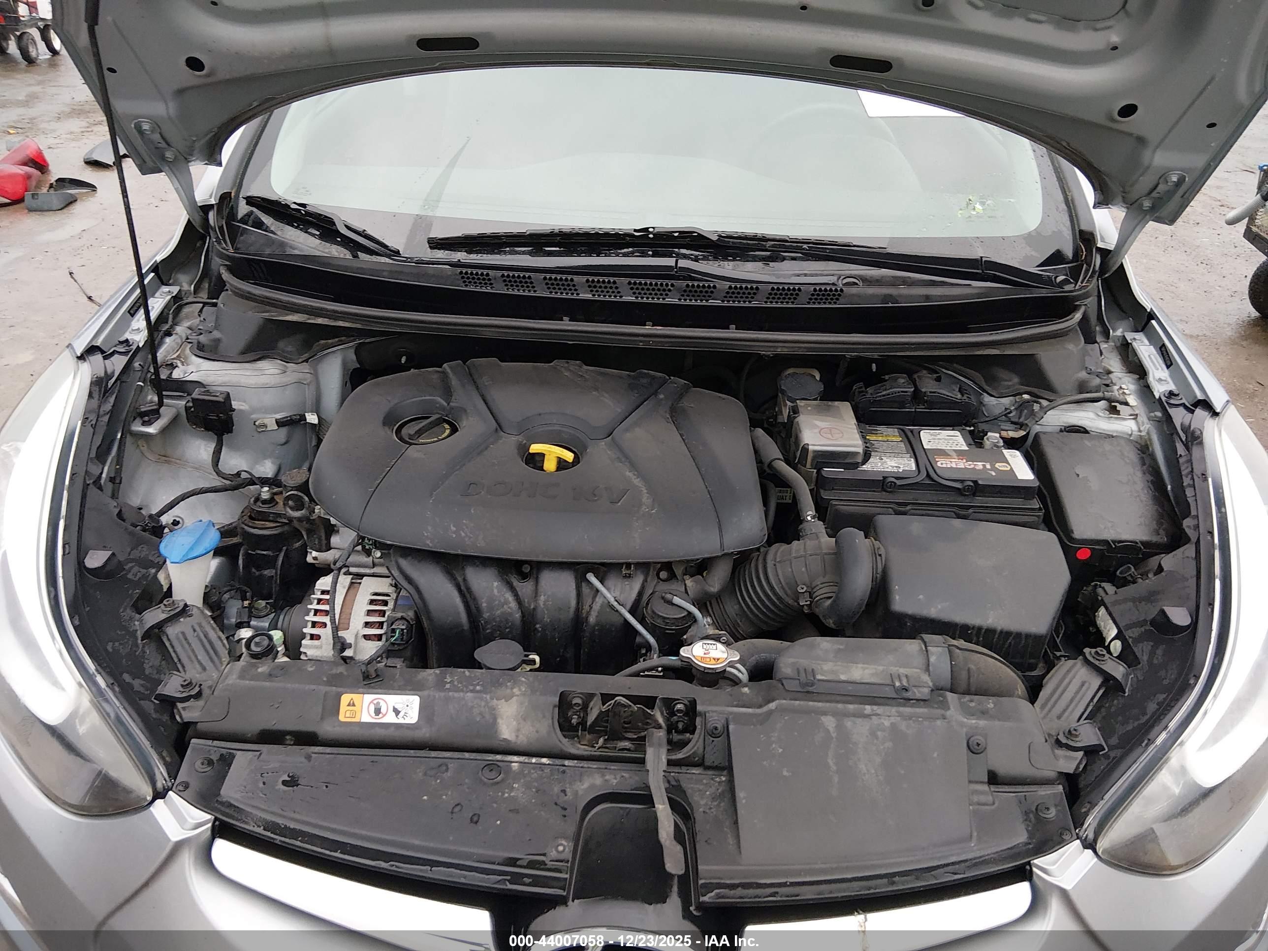 HYUNDAI ELANTRA image 10