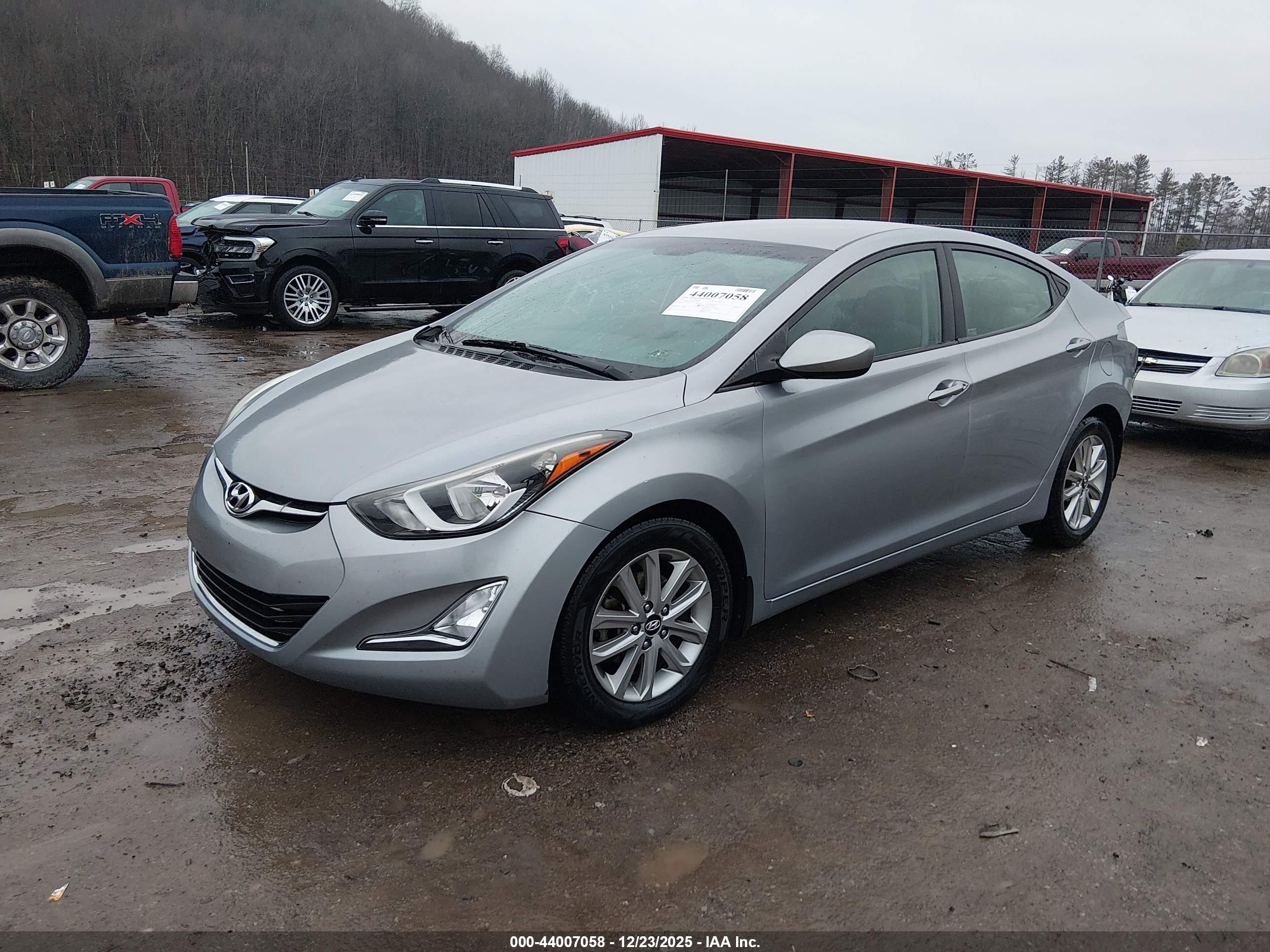 HYUNDAI ELANTRA image 2