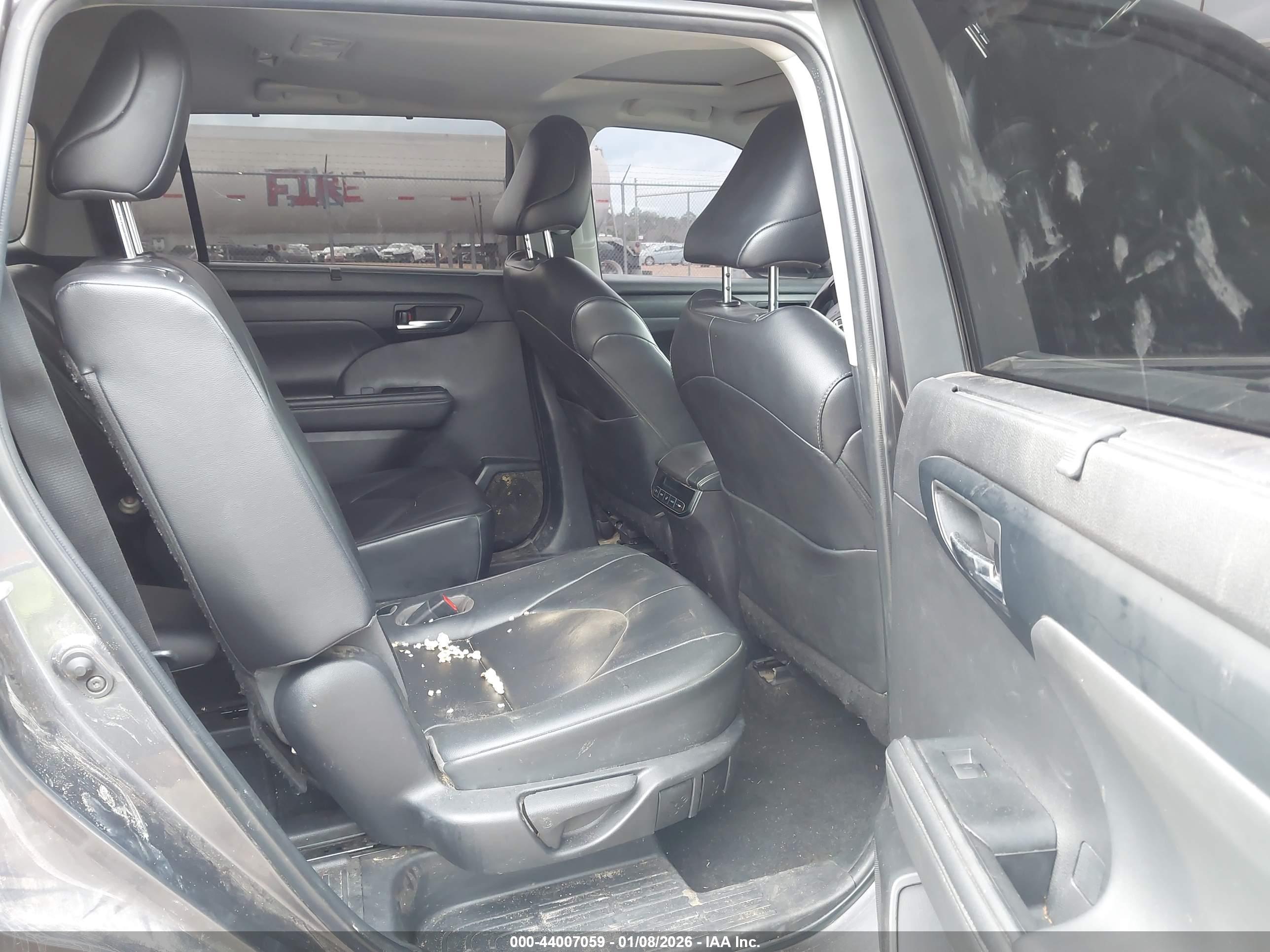 TOYOTA HIGHLANDER image 8
