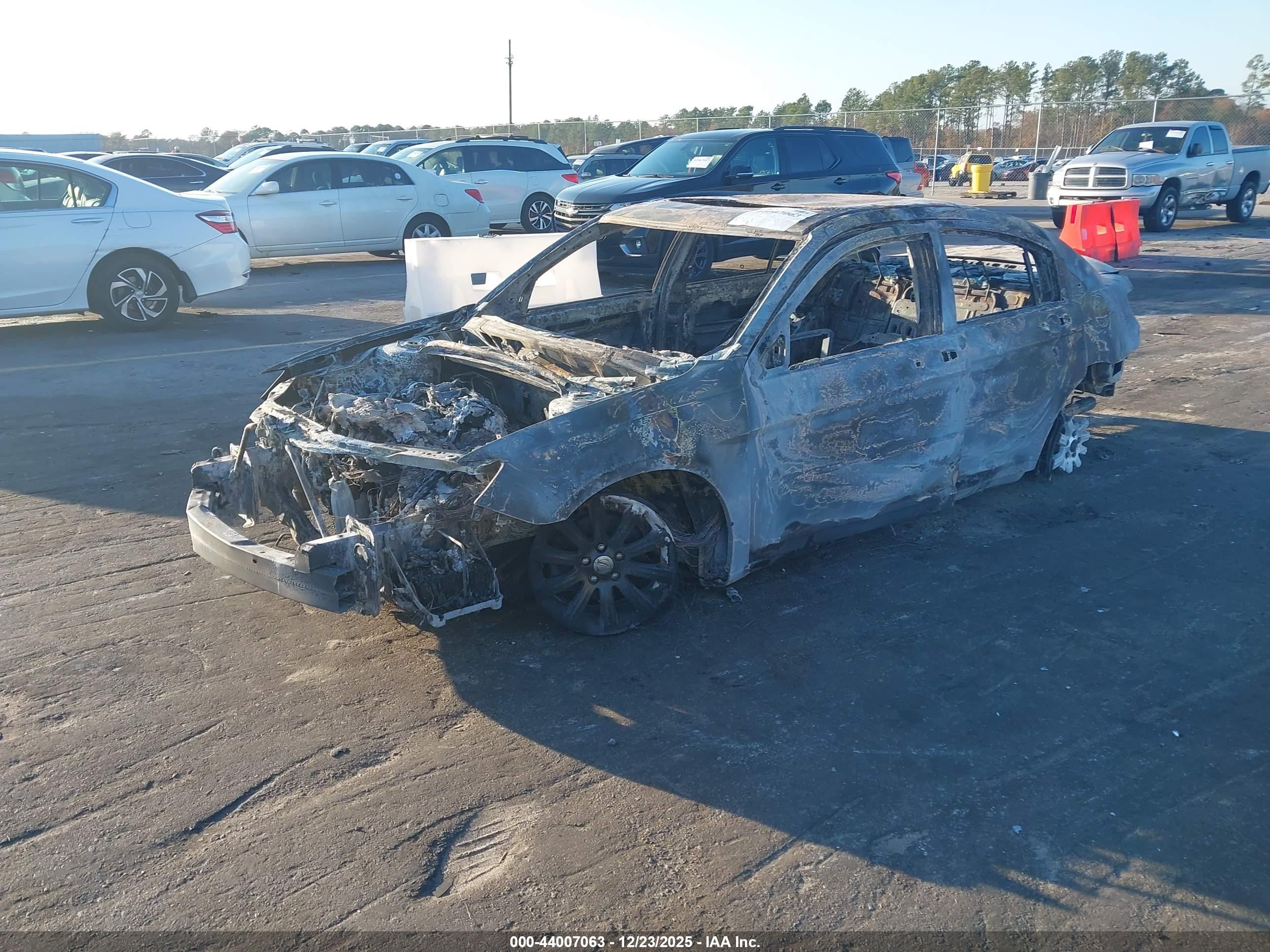 CHRYSLER 200 image 2