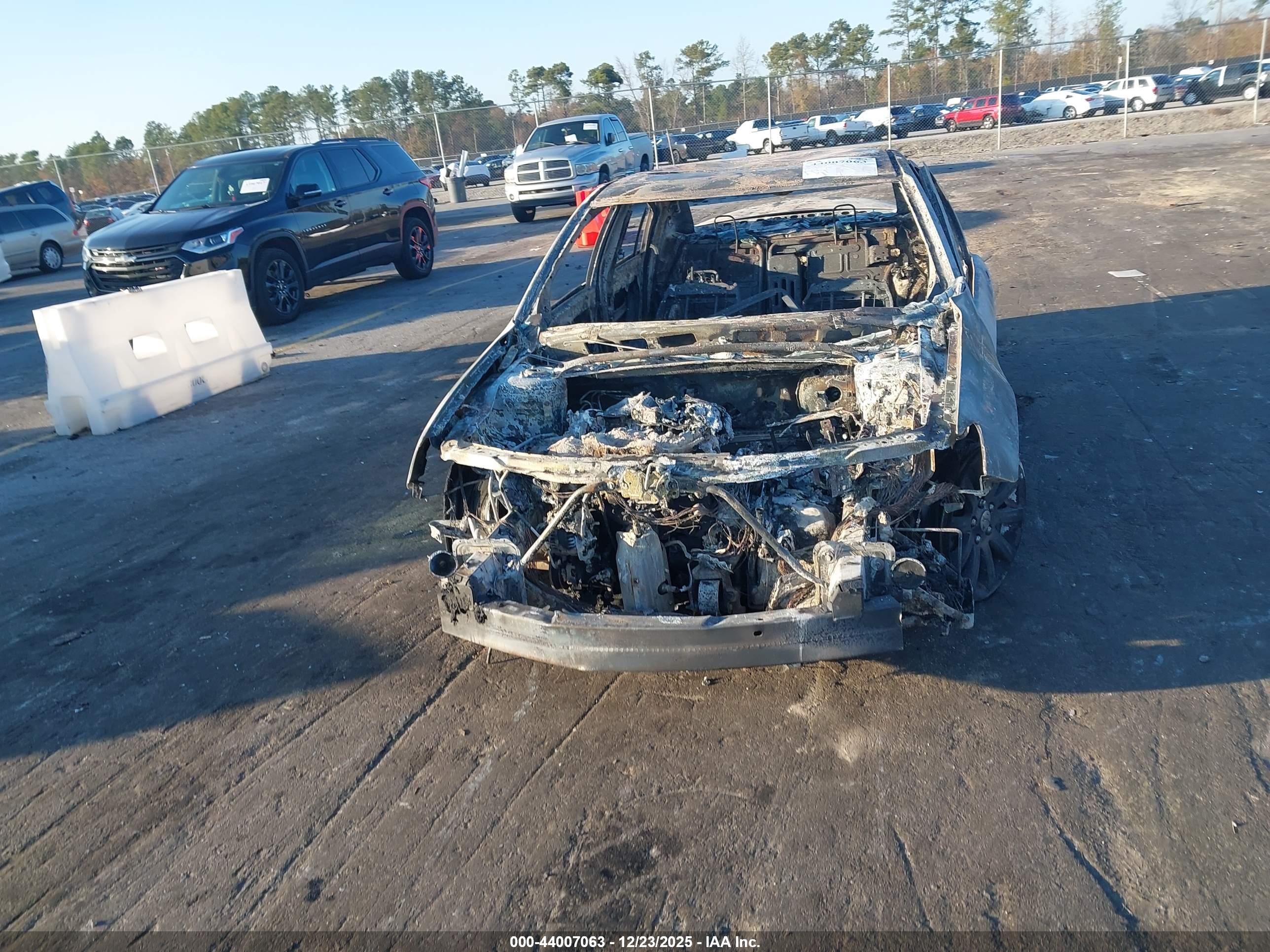 CHRYSLER 200 image 6