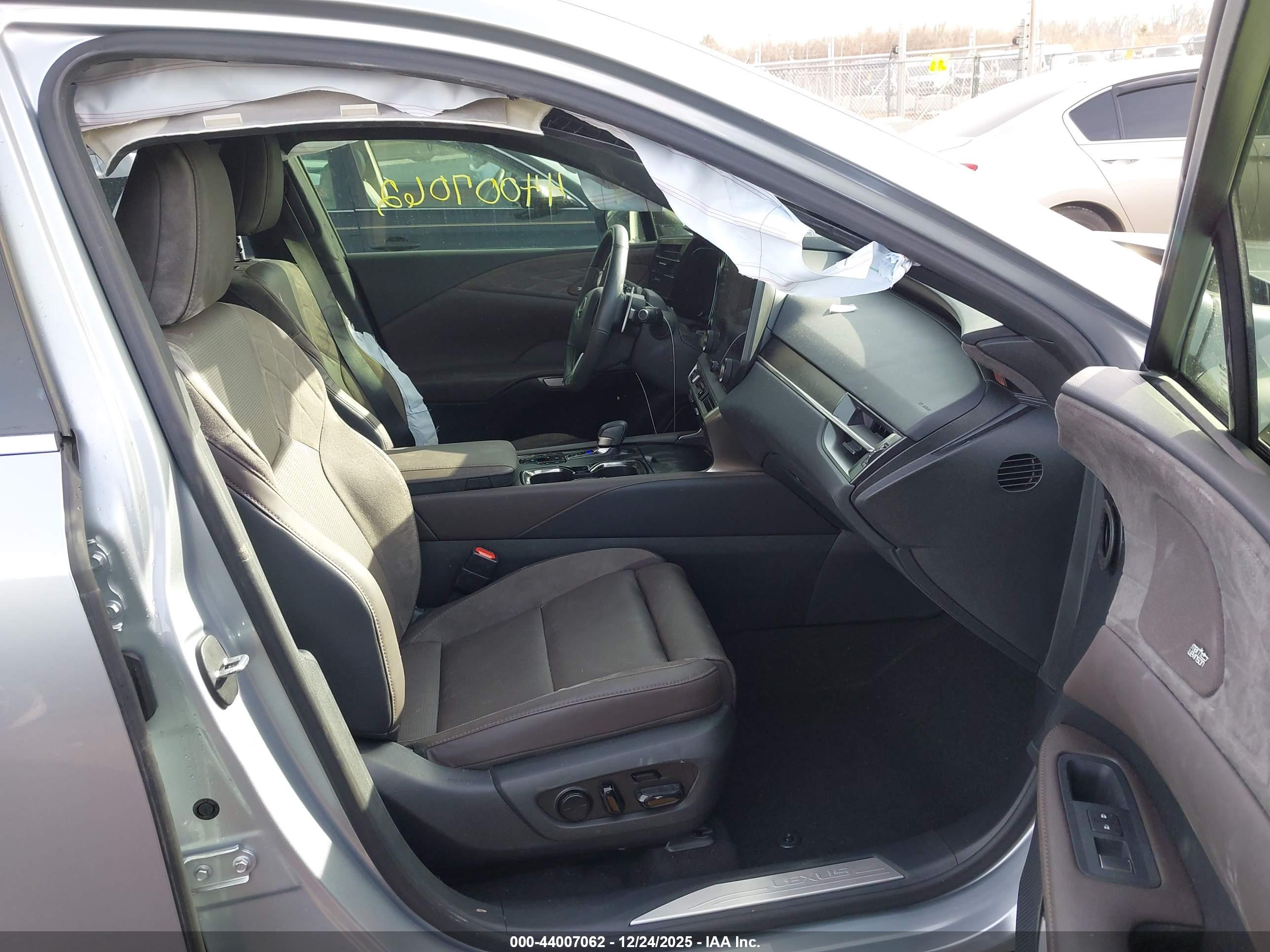 LEXUS RX image 5
