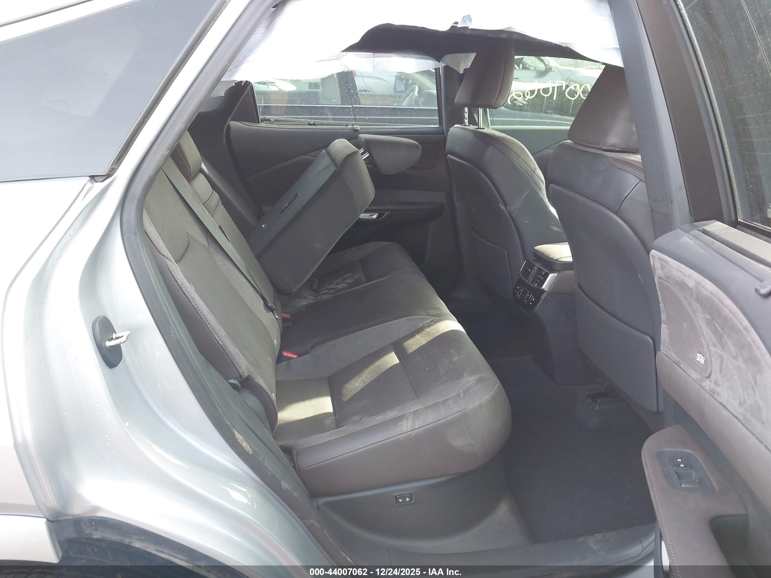 LEXUS RX image 8