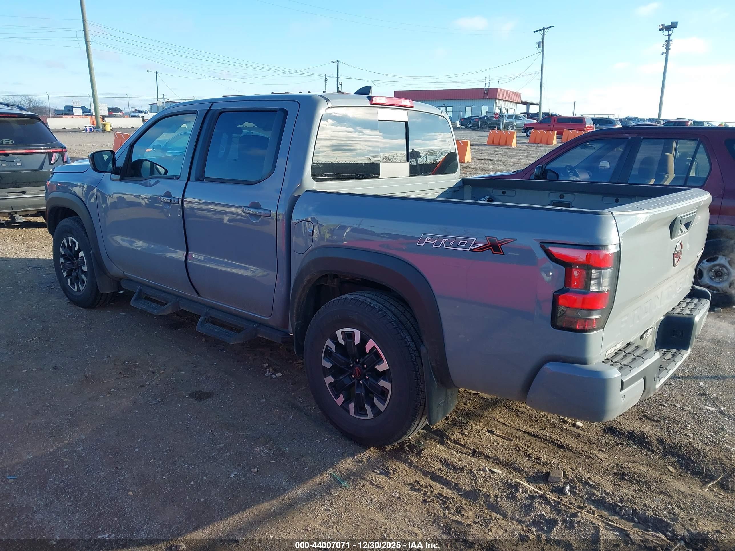 NISSAN FRONTIER image 3