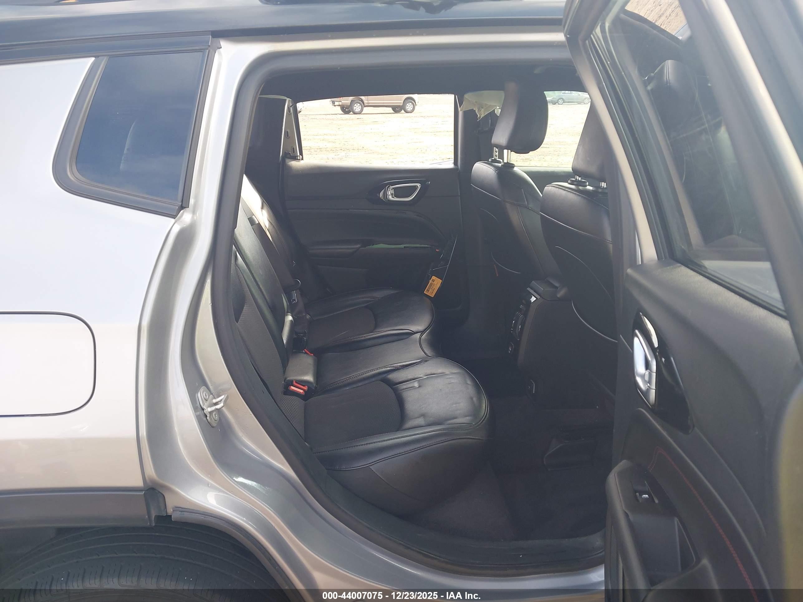 JEEP COMPASS image 8