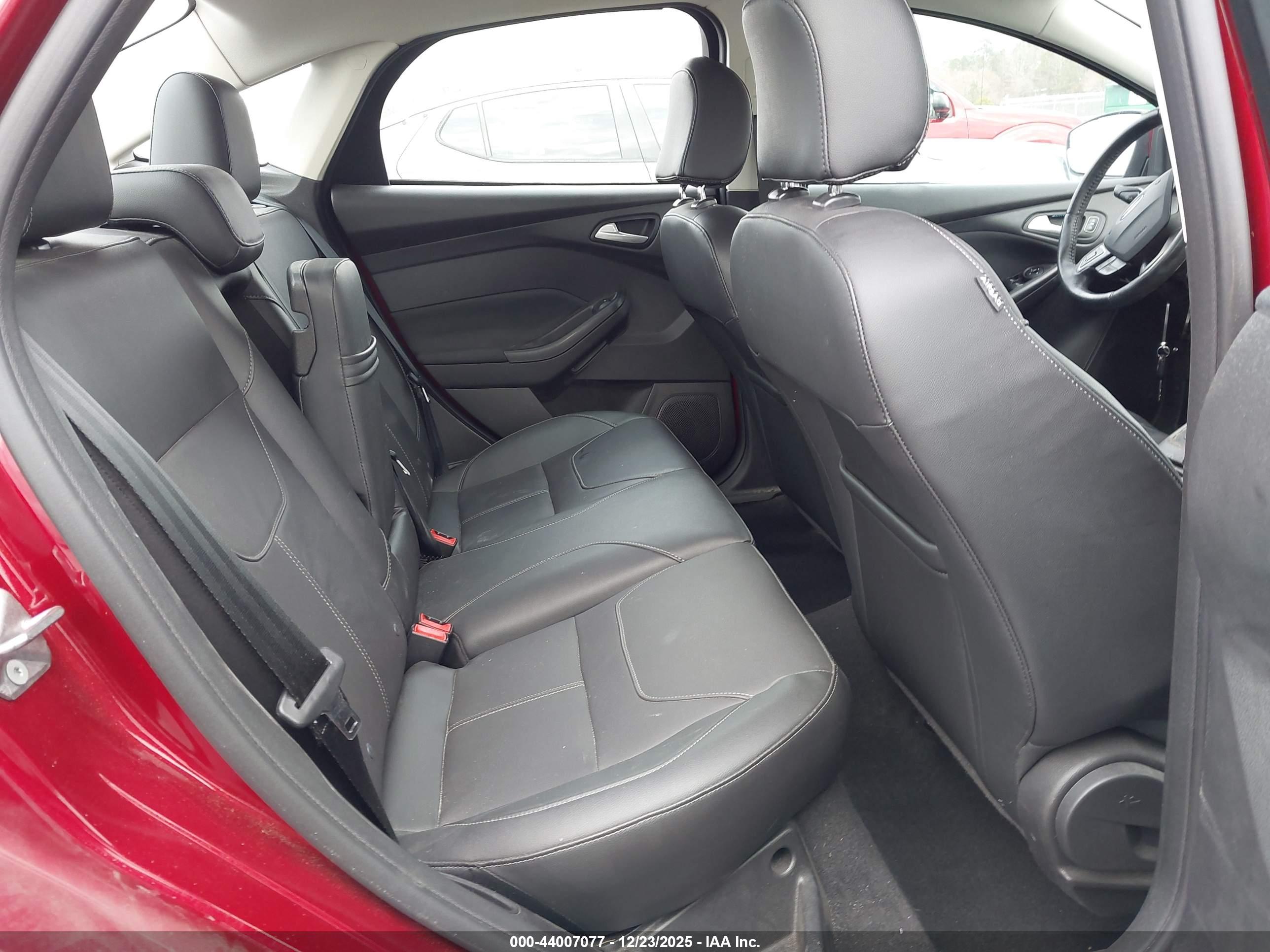 FORD FOCUS image 8