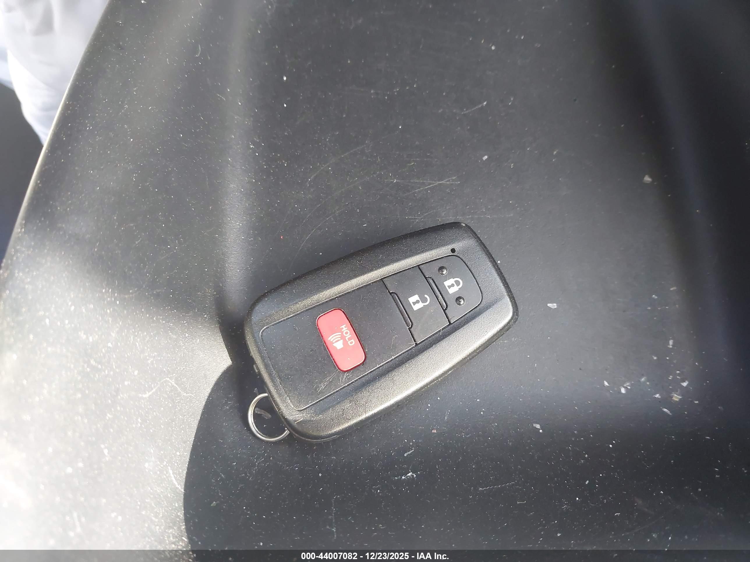 TOYOTA PRIUS image 11