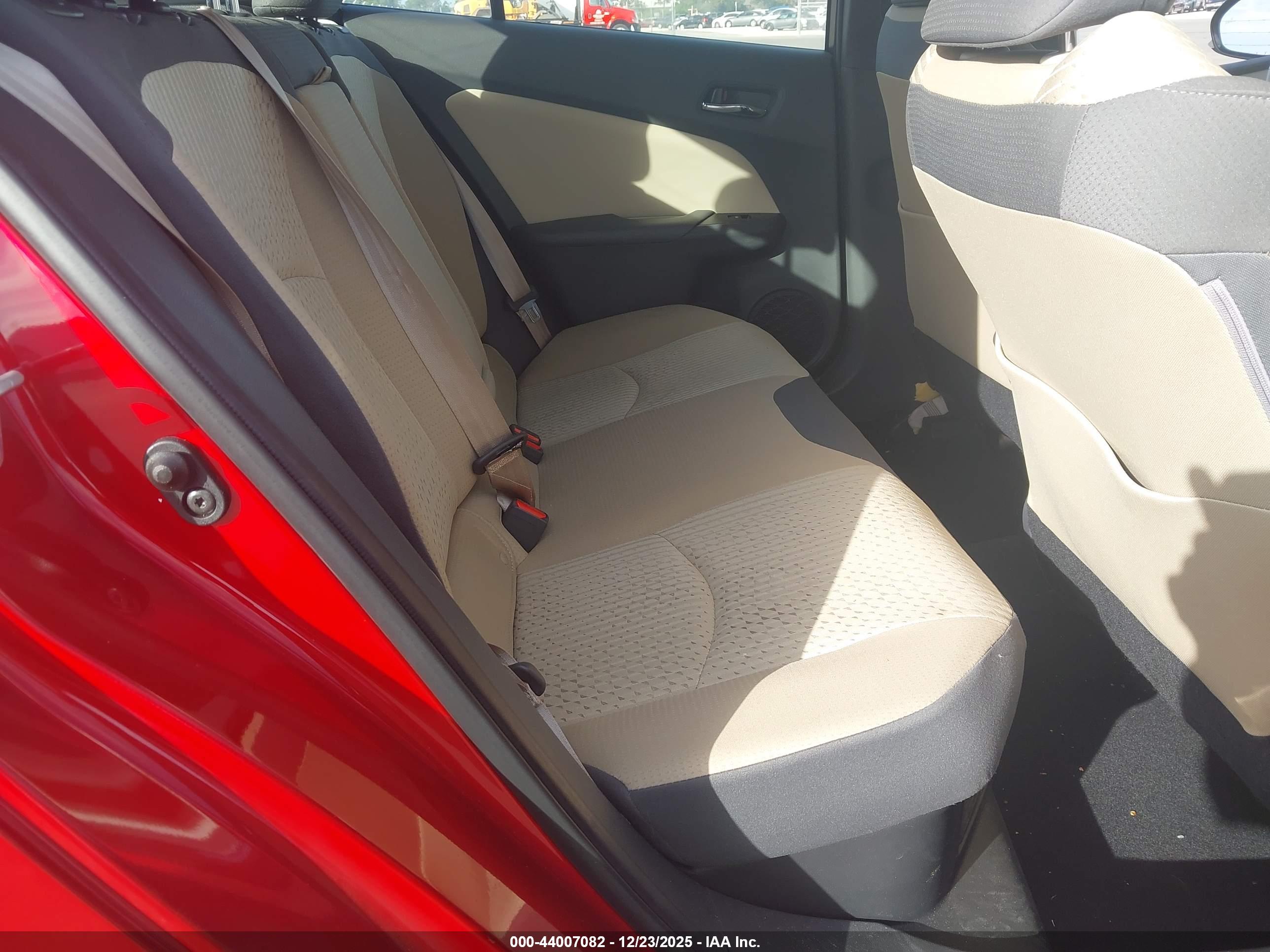 TOYOTA PRIUS image 8