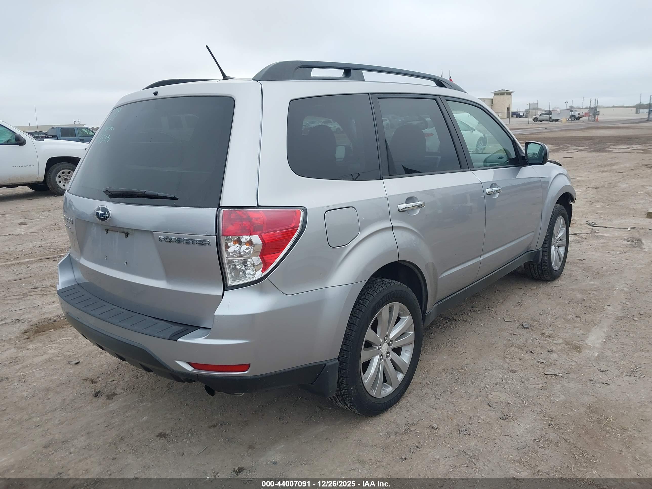 SUBARU FORESTER image 4