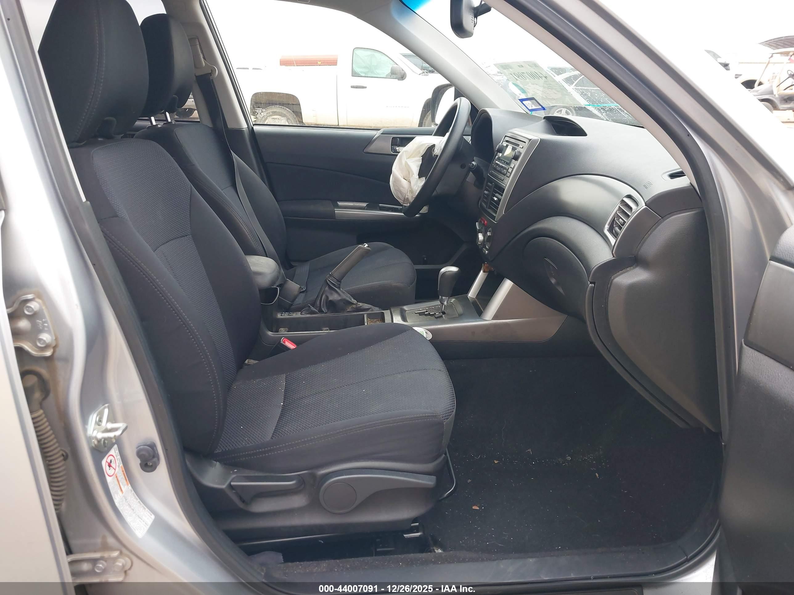 SUBARU FORESTER image 5