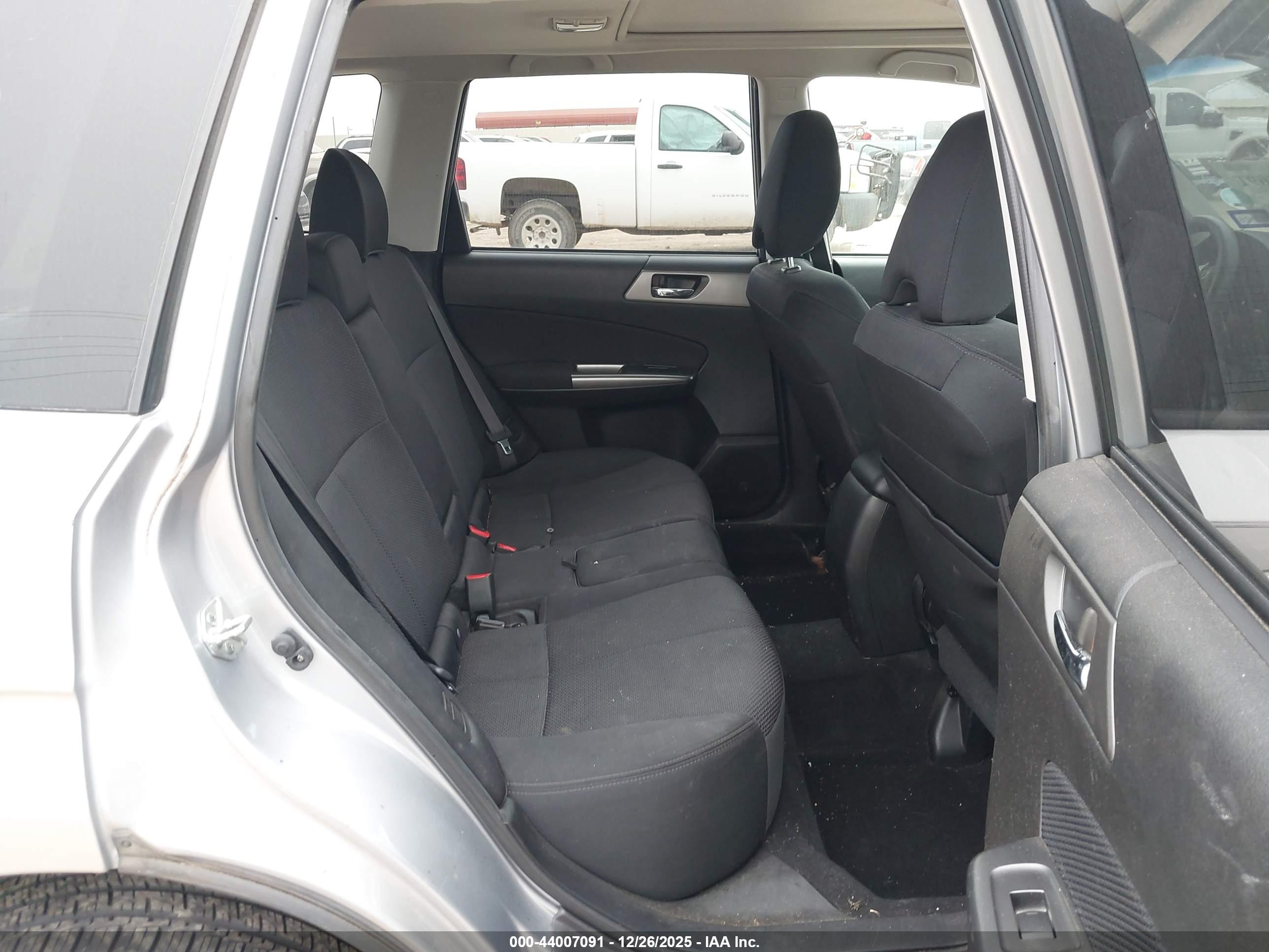 SUBARU FORESTER image 8