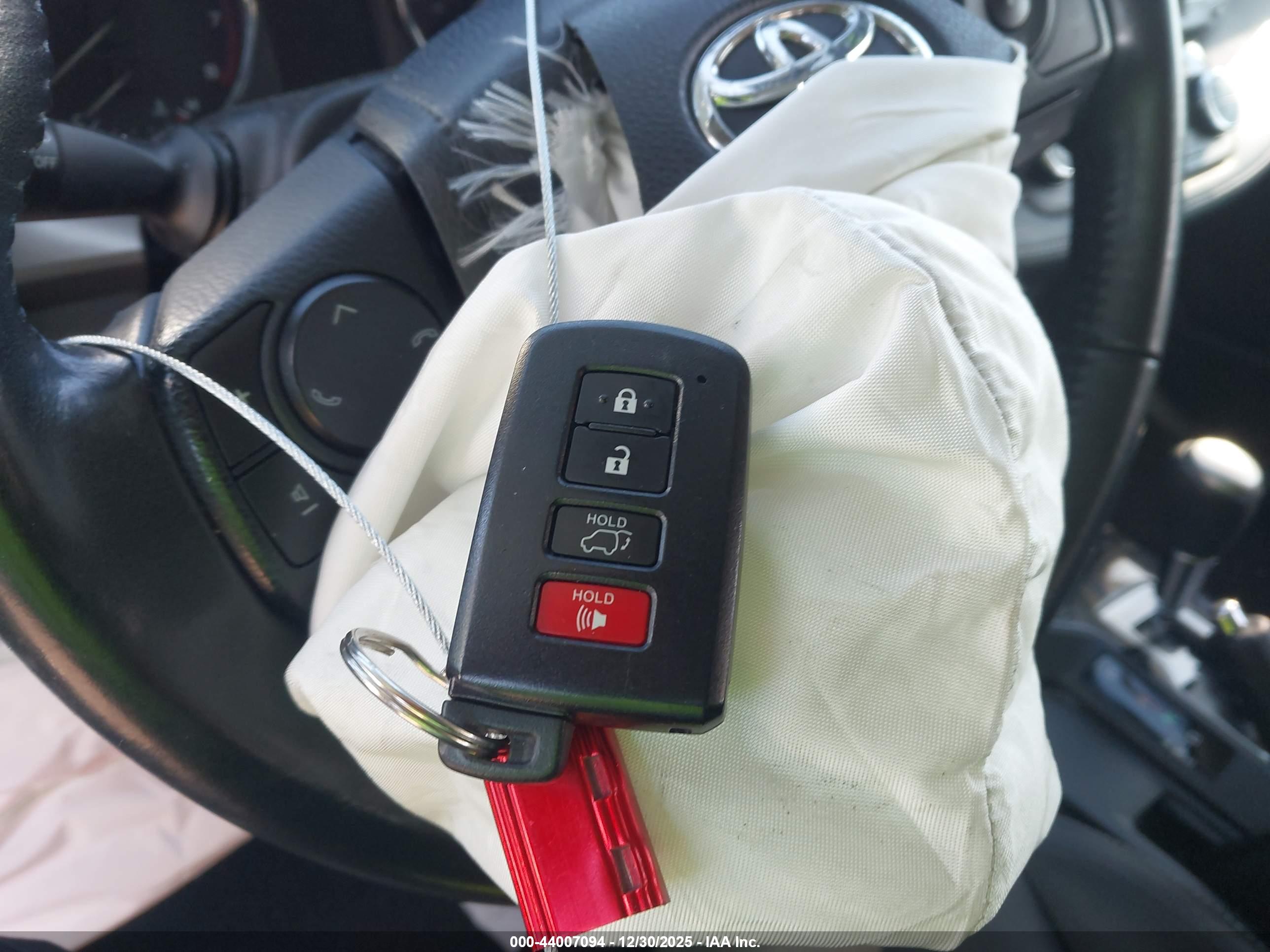 TOYOTA RAV4 image 11