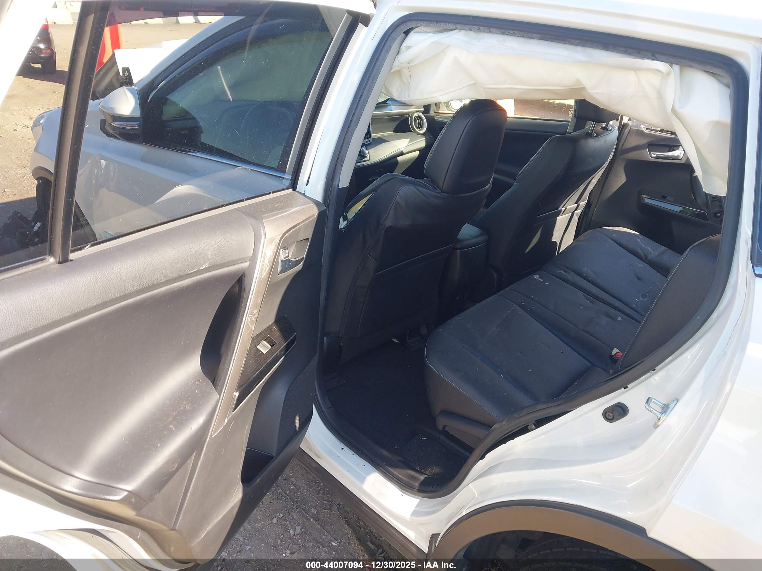 TOYOTA RAV4 image 8