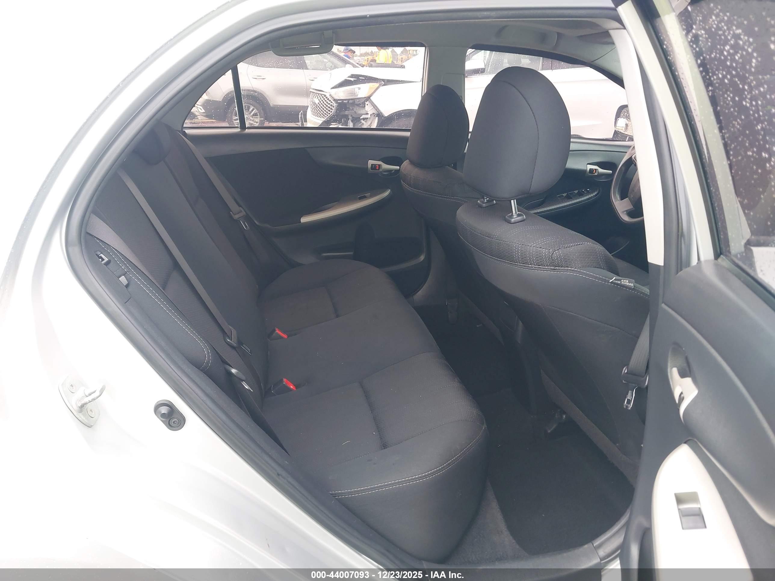 TOYOTA COROLLA image 8