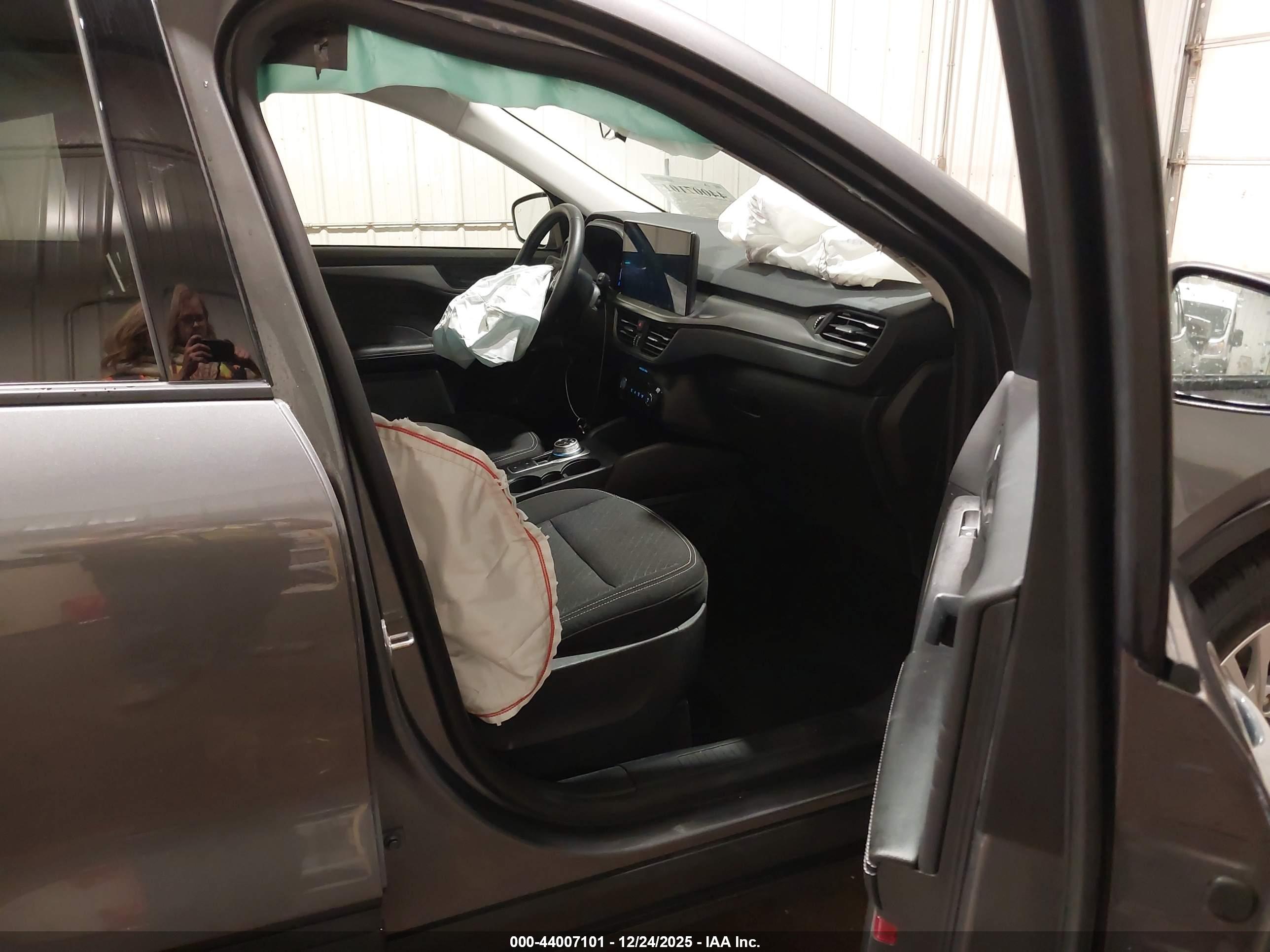 FORD ESCAPE image 5