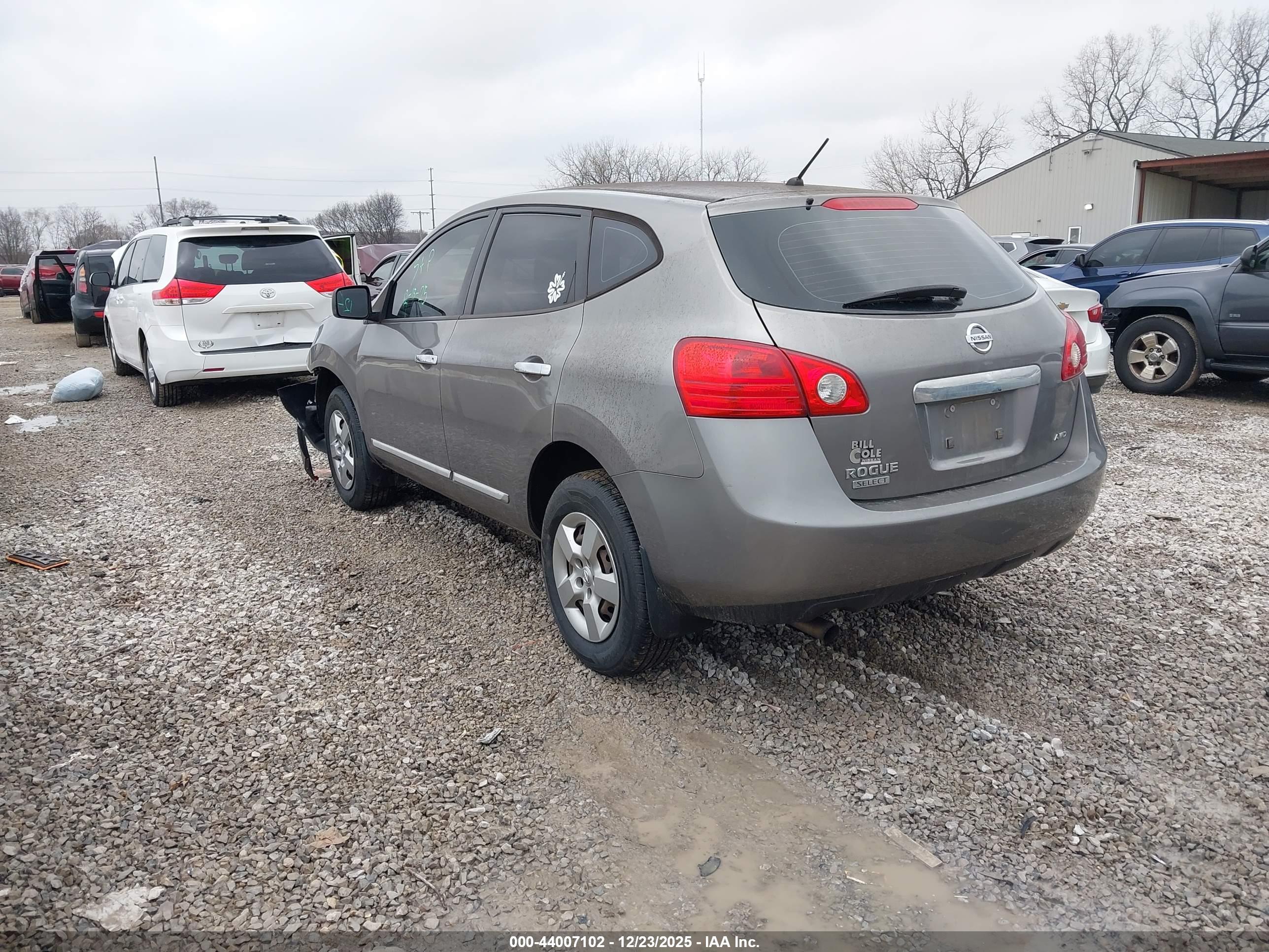 NISSAN ROGUE image 3