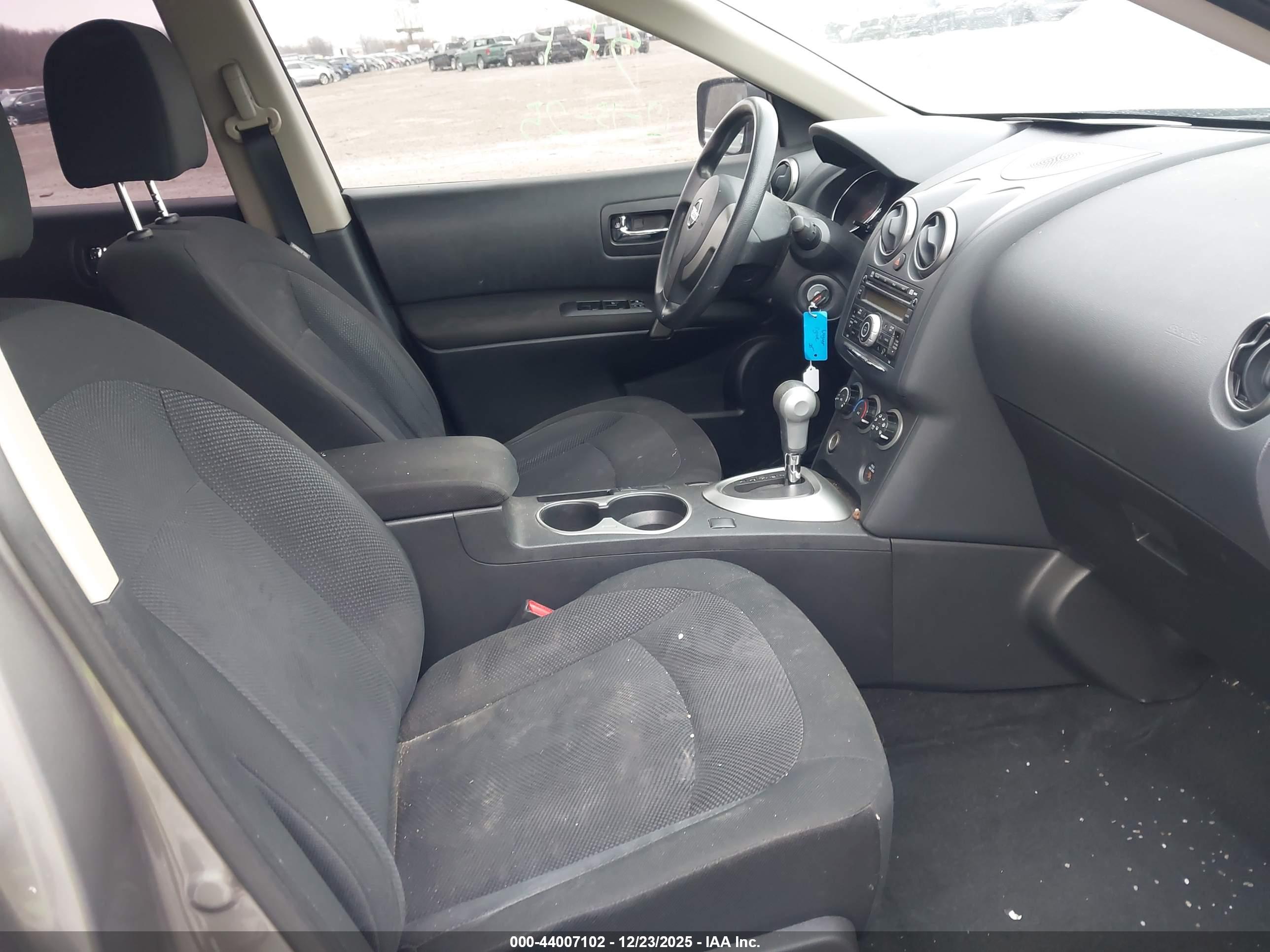 NISSAN ROGUE image 5
