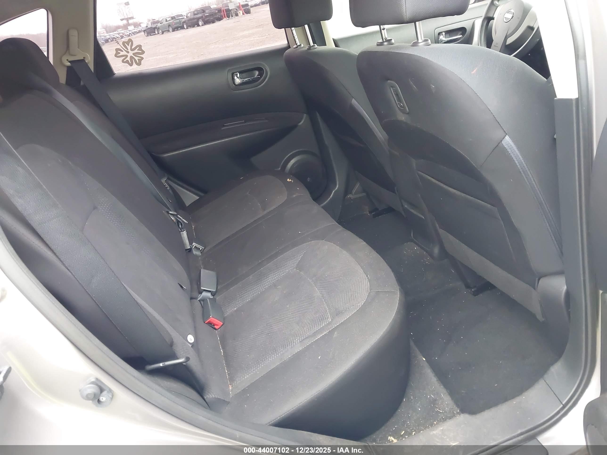 NISSAN ROGUE image 8
