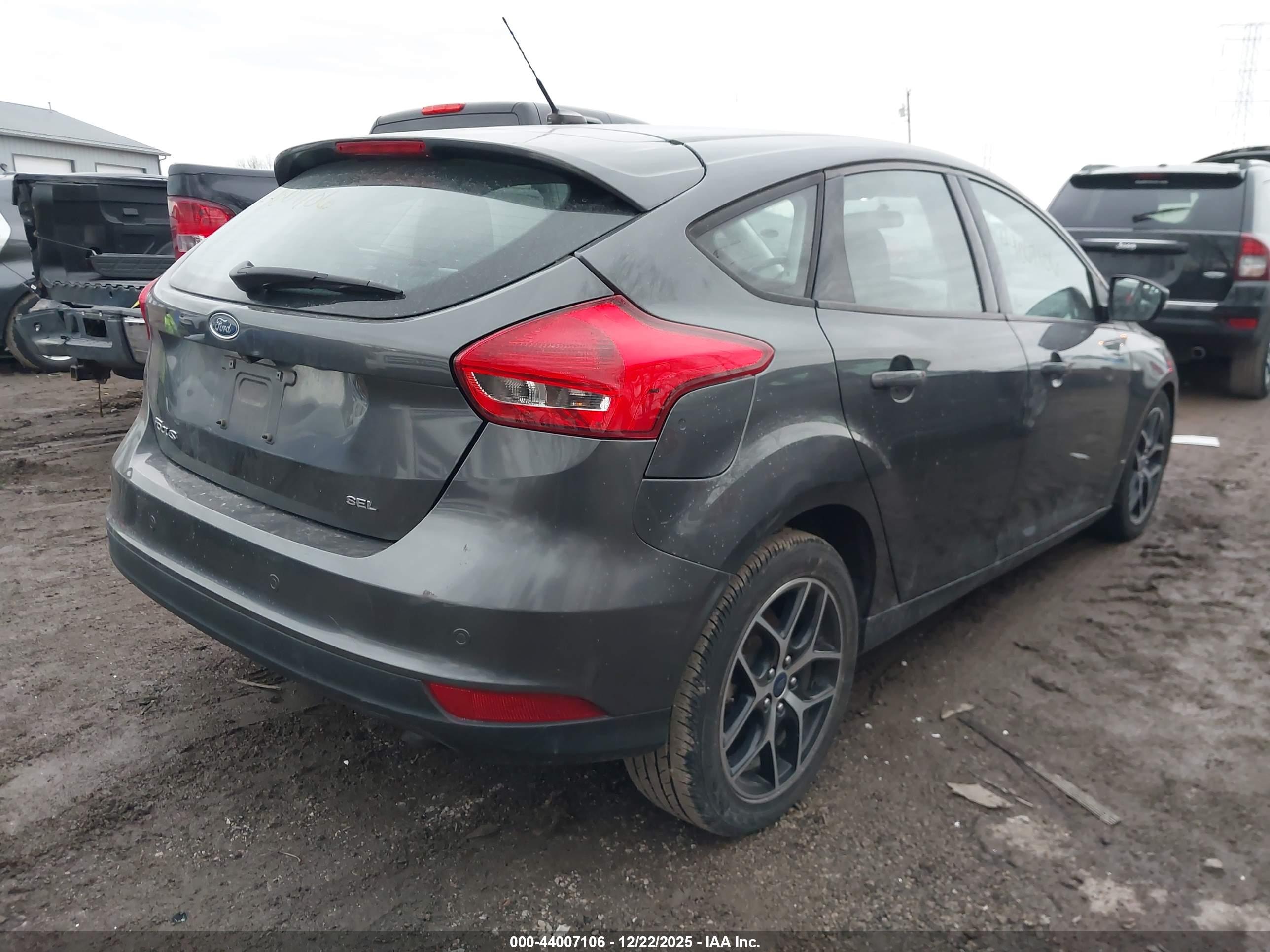FORD FOCUS image 4