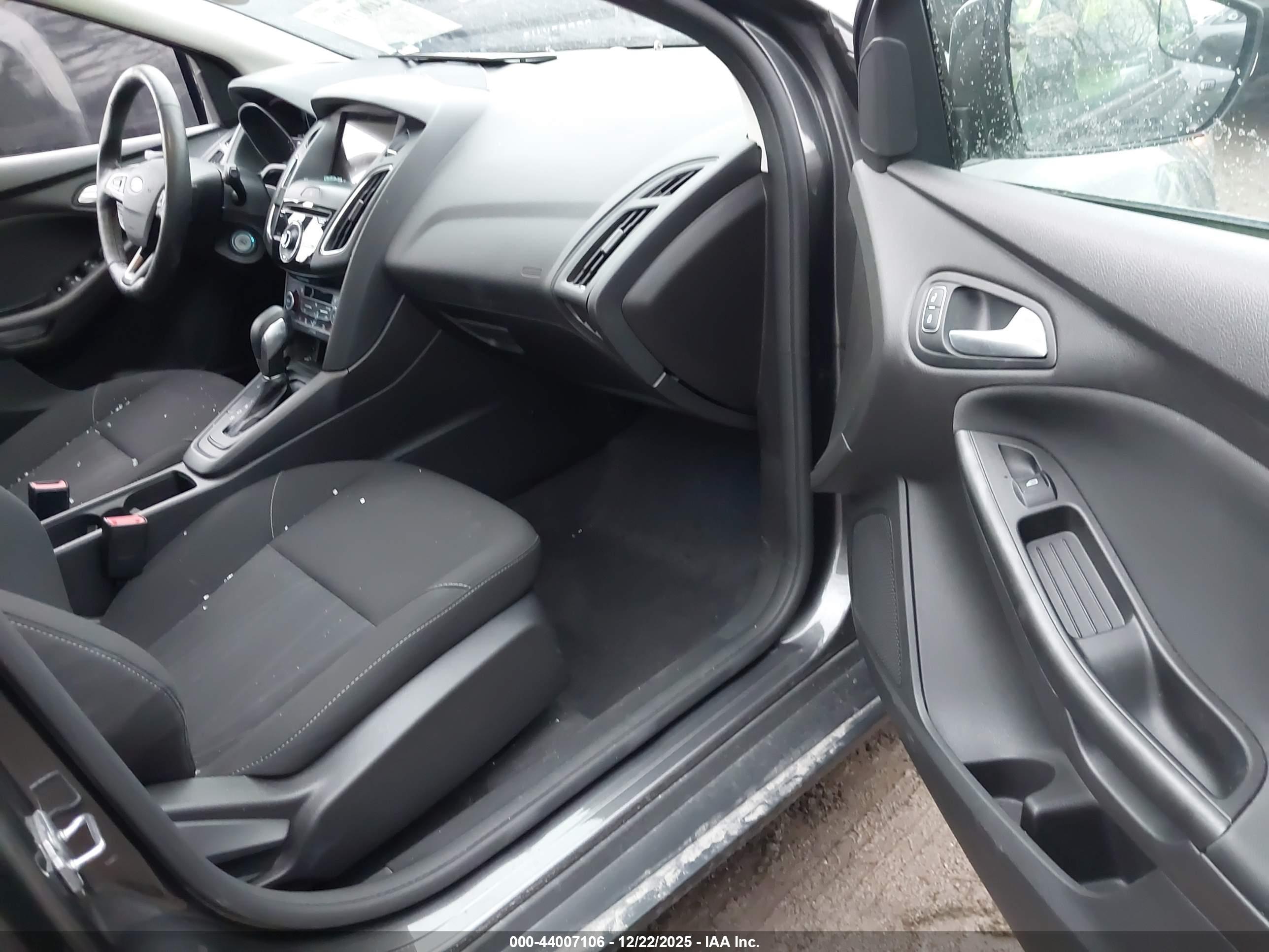 FORD FOCUS image 5