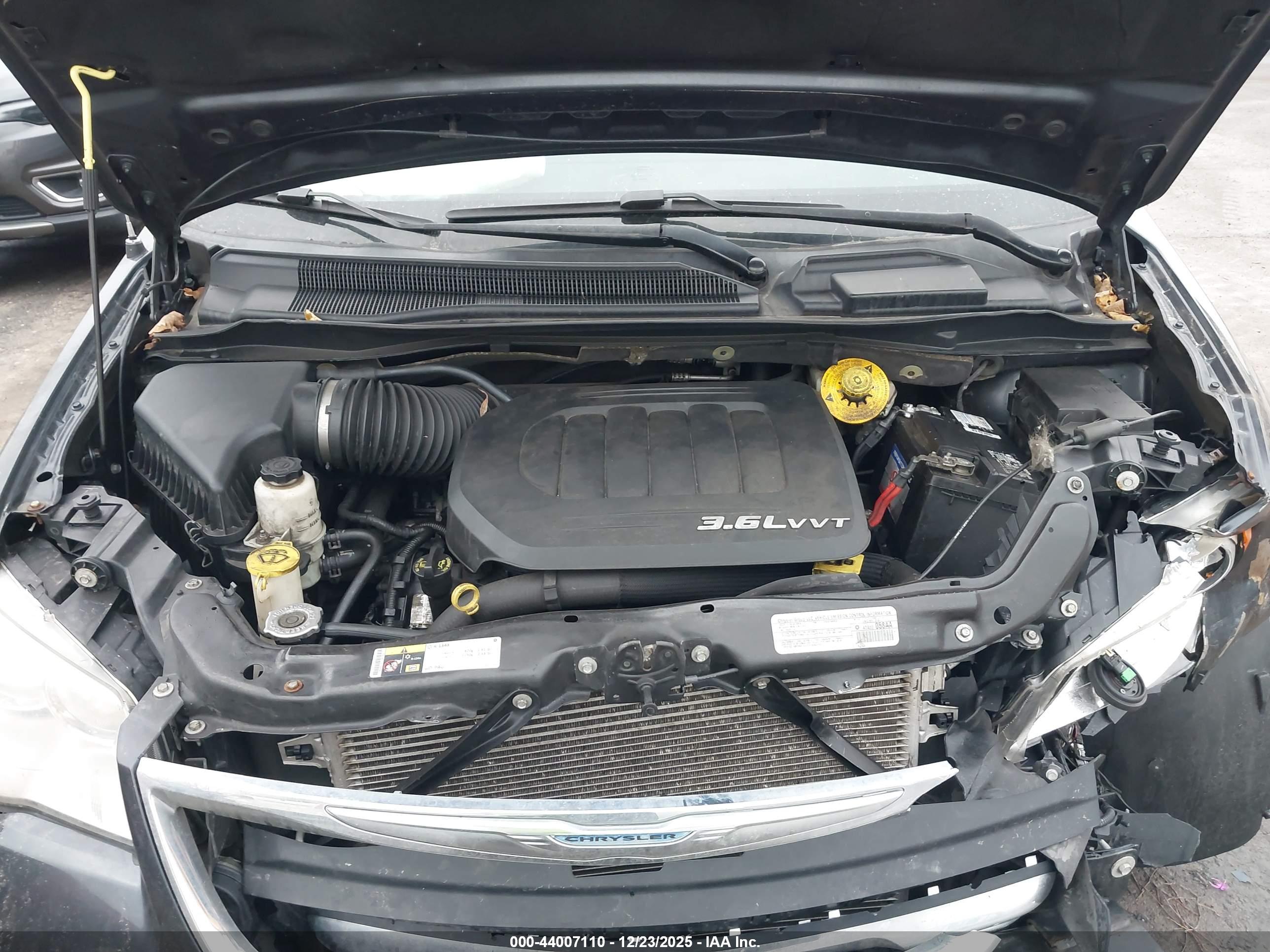 CHRYSLER TOWN image 10