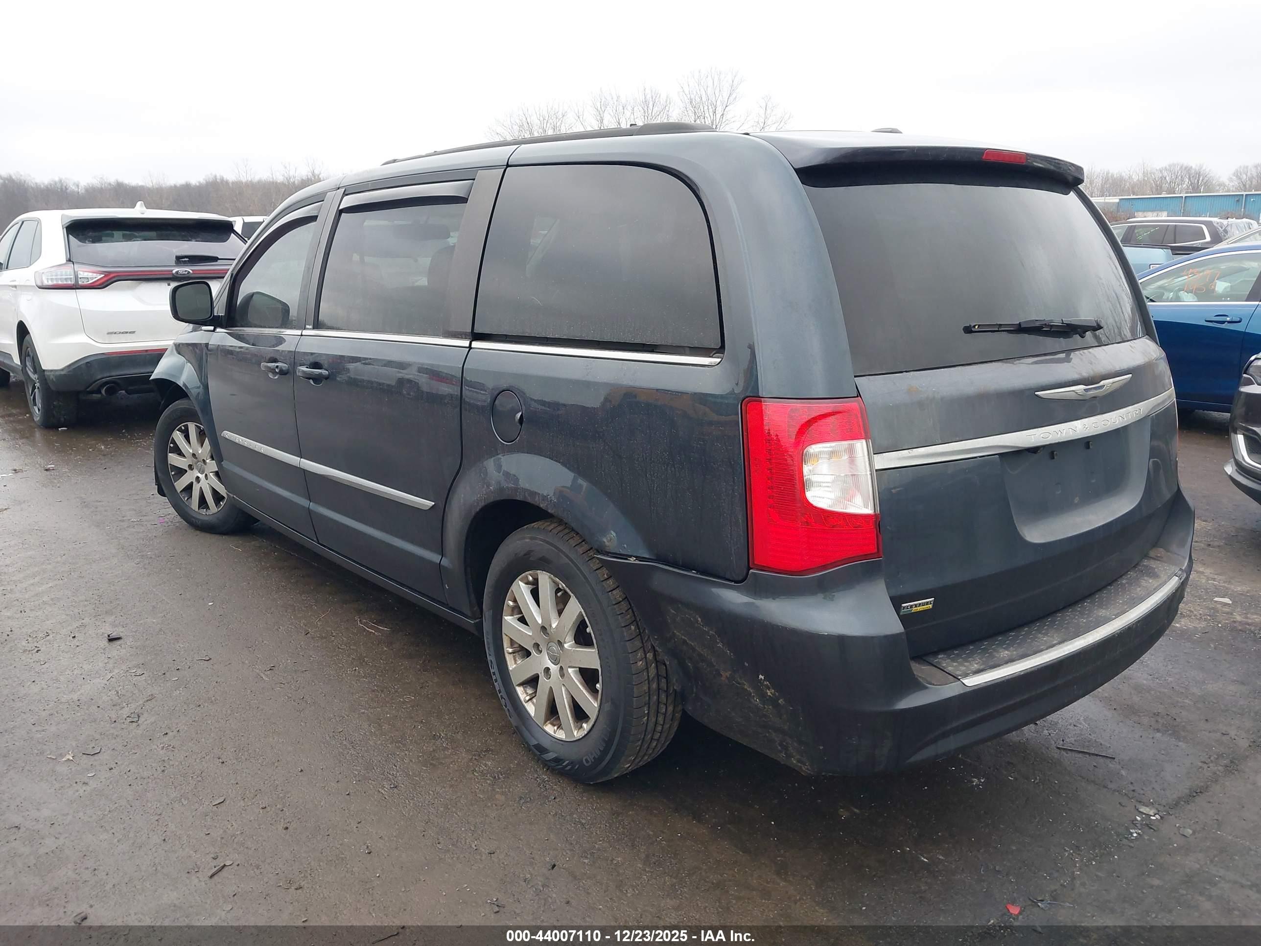 CHRYSLER TOWN image 3