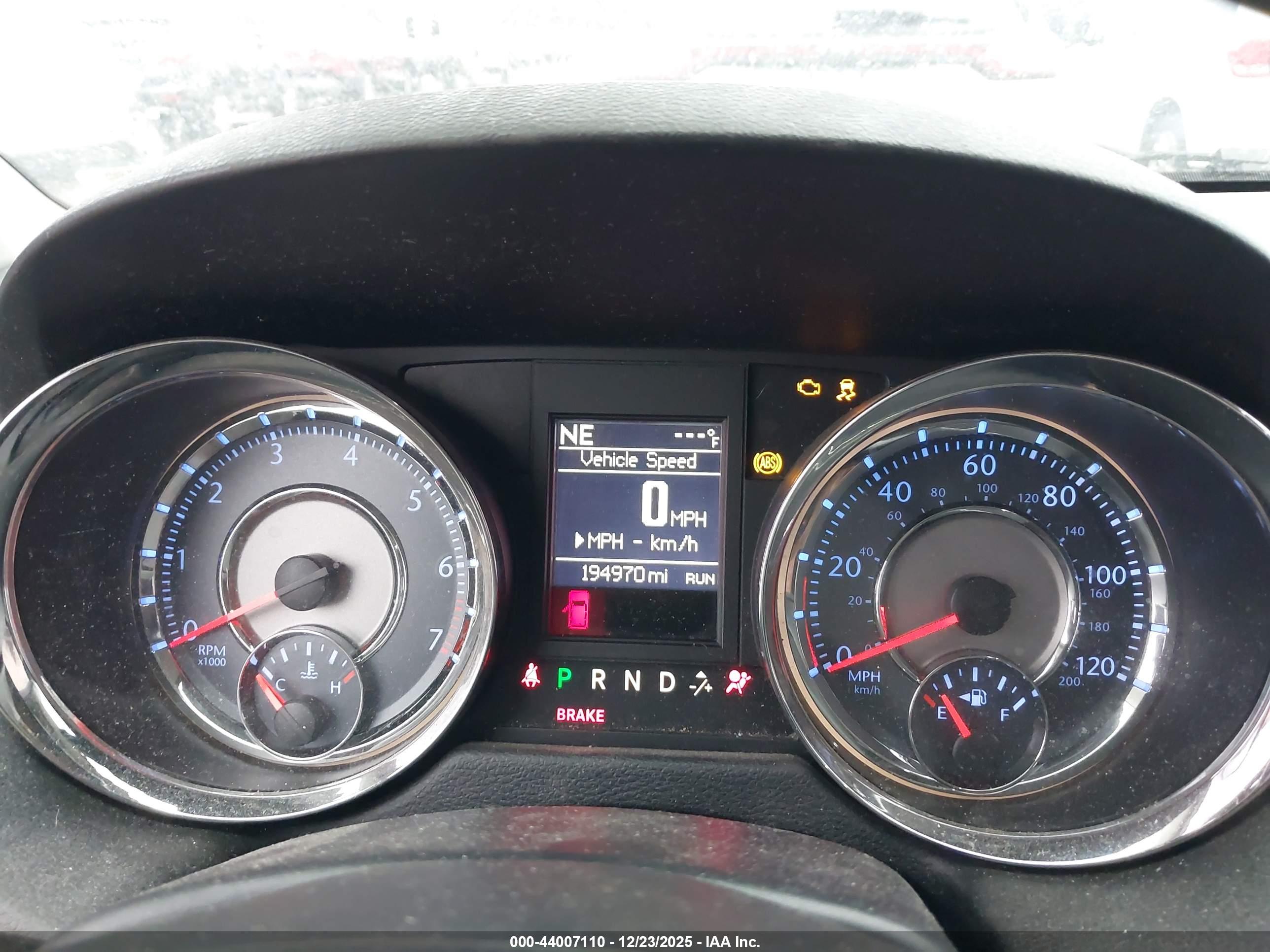CHRYSLER TOWN image 7