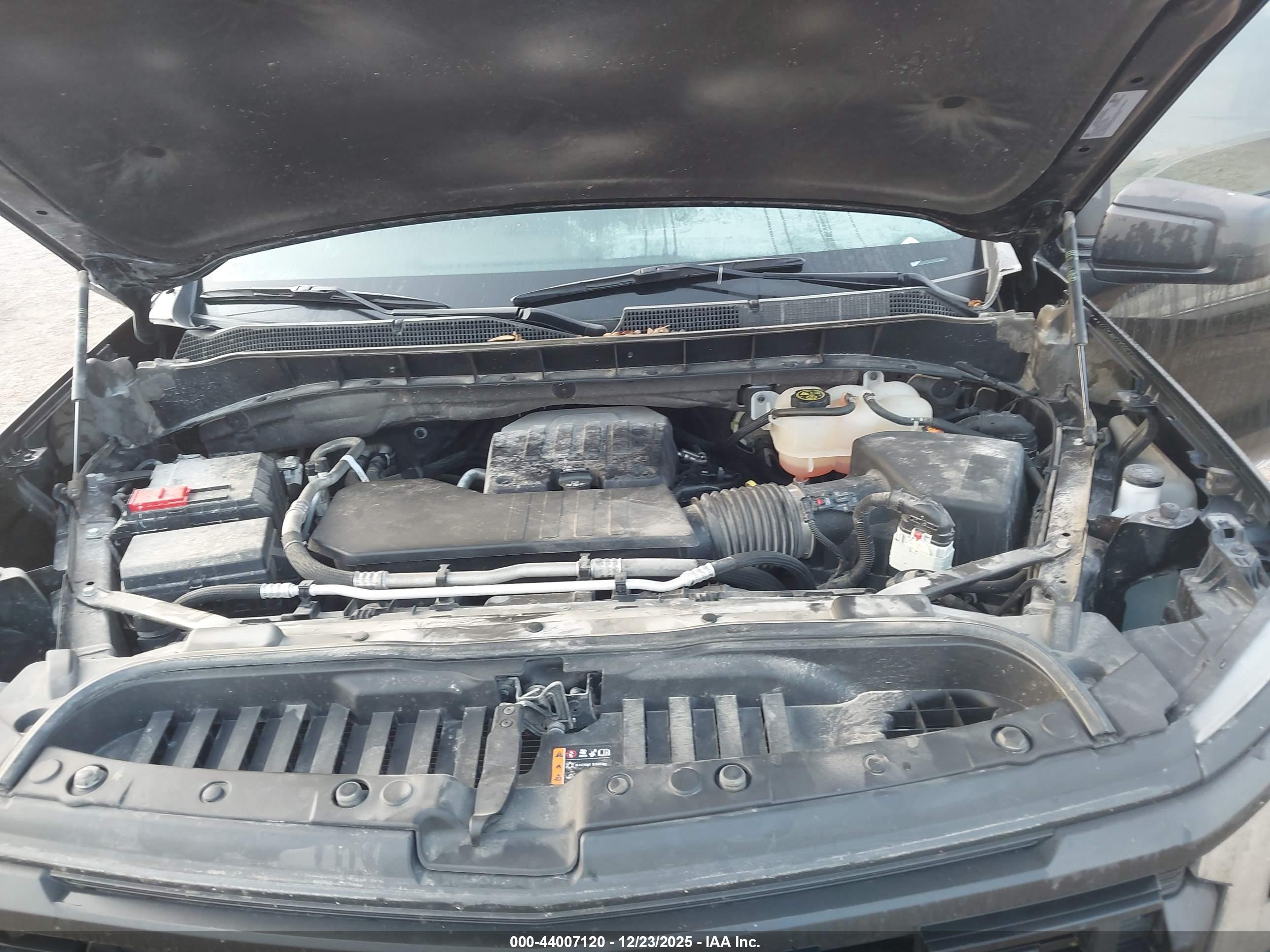 CHEVROLET SILVERADO image 10