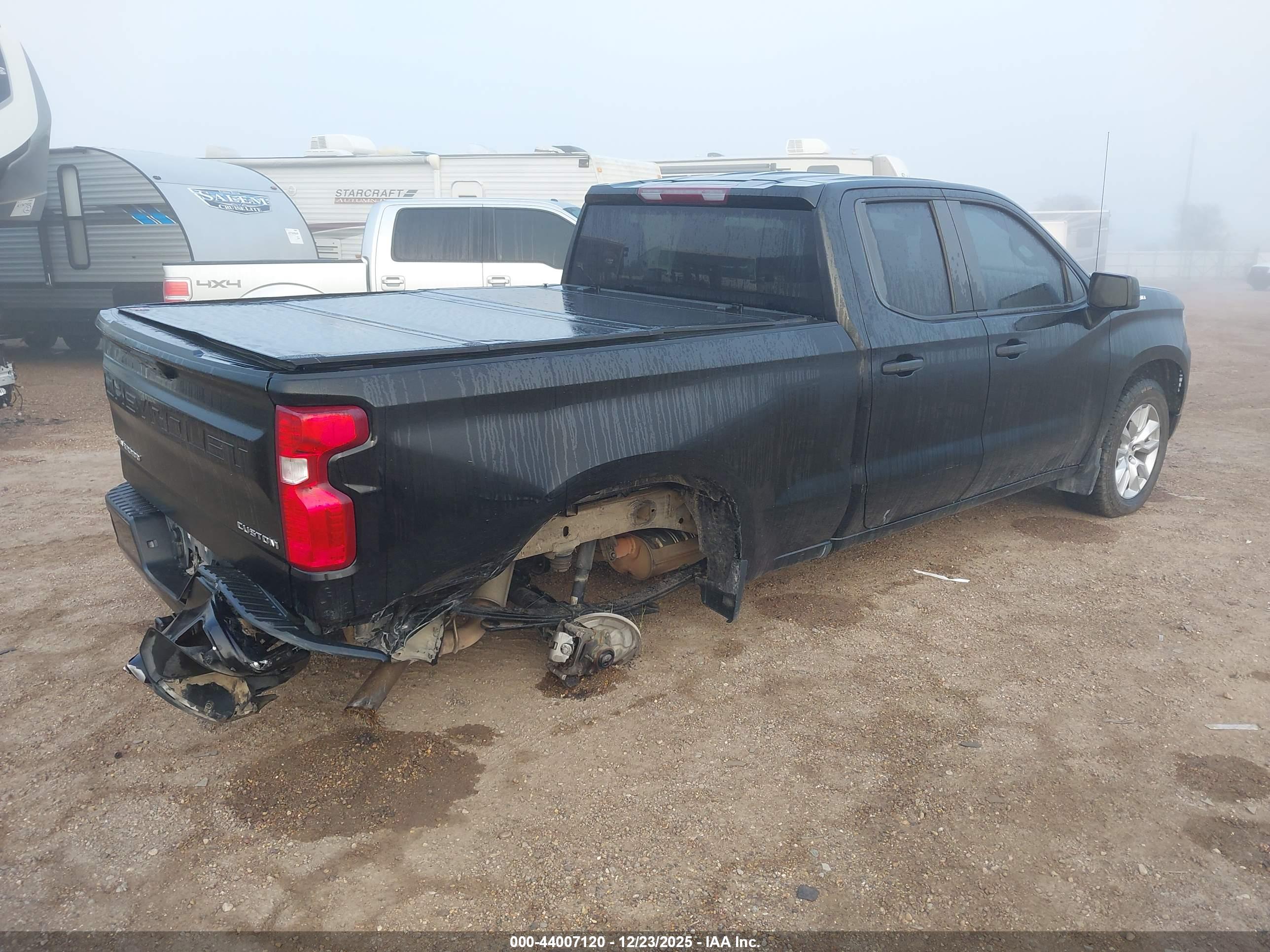 CHEVROLET SILVERADO image 4