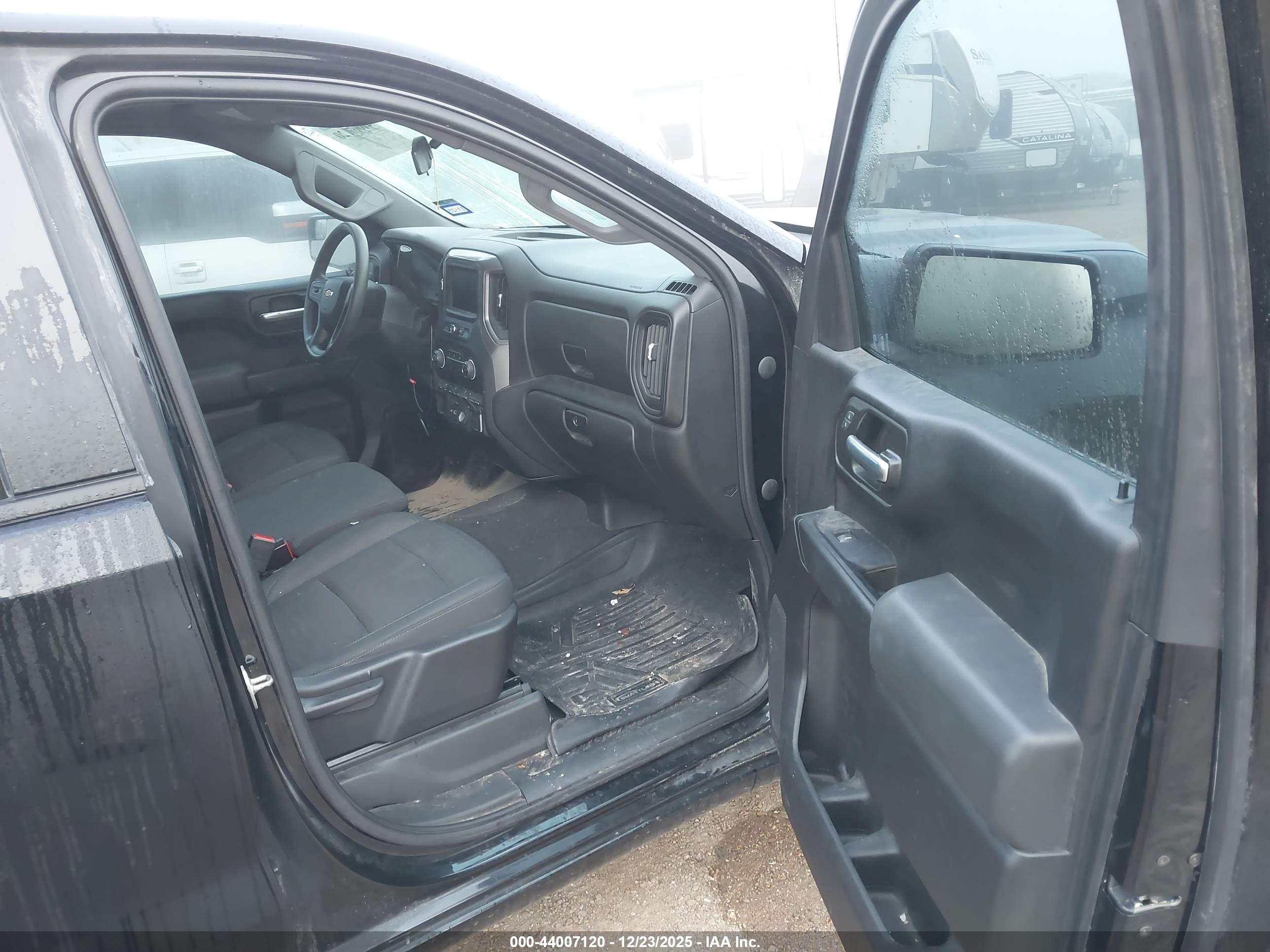 CHEVROLET SILVERADO image 5
