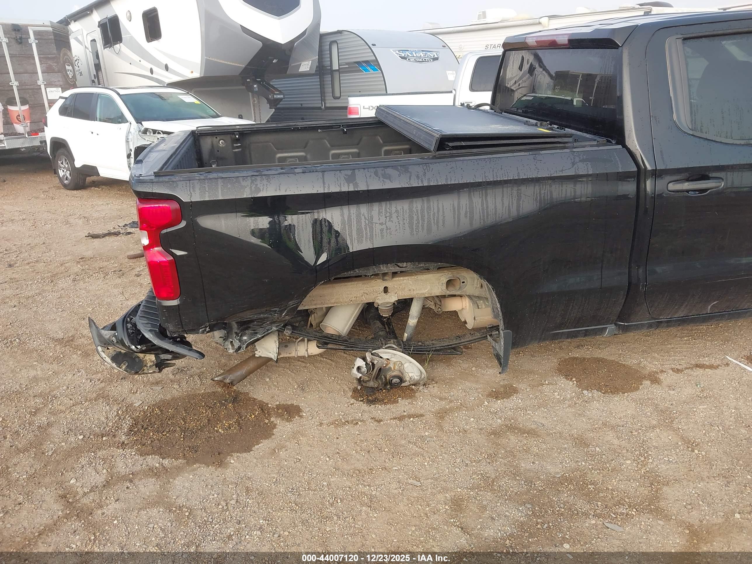 CHEVROLET SILVERADO image 6