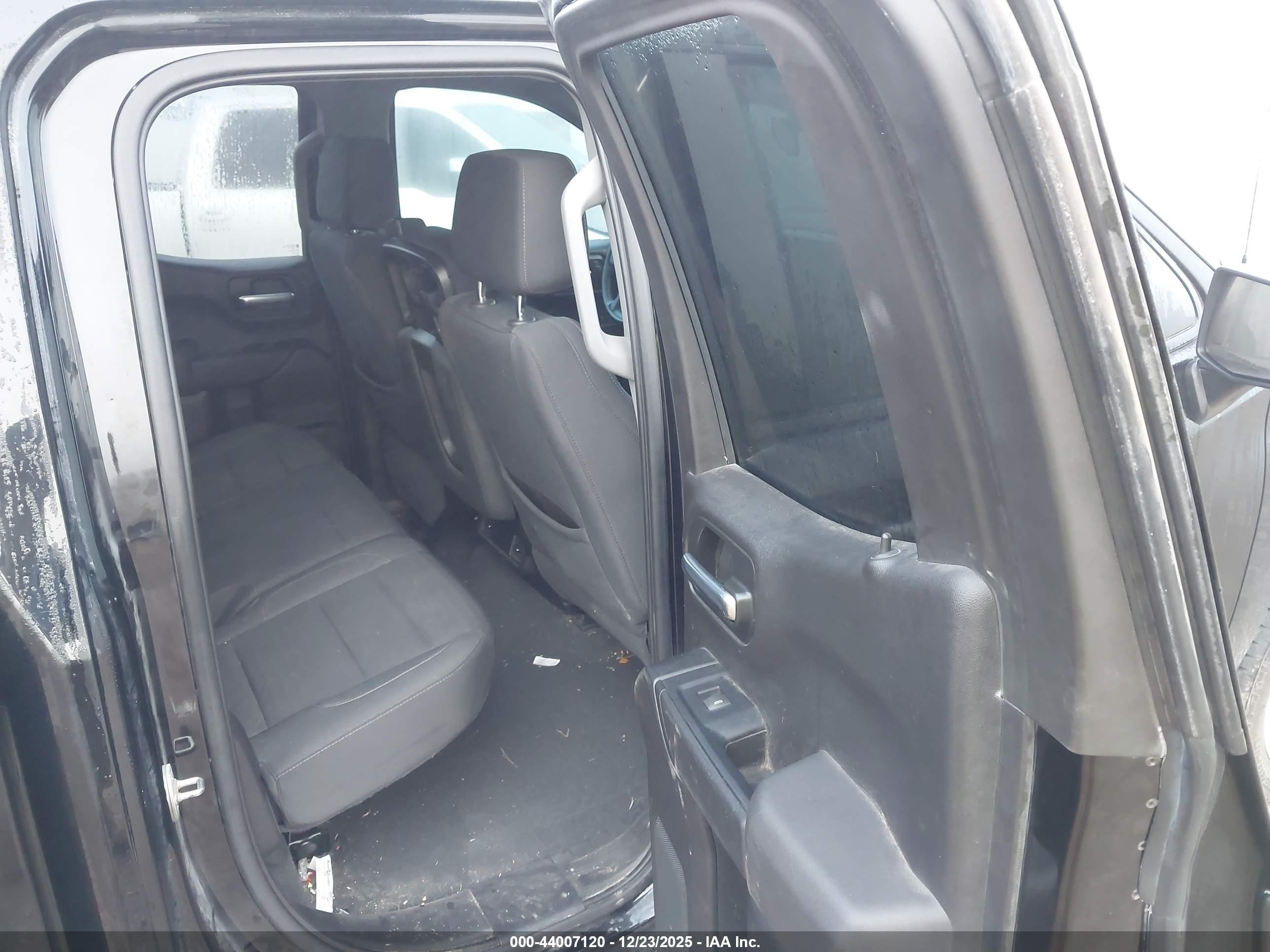 CHEVROLET SILVERADO image 8
