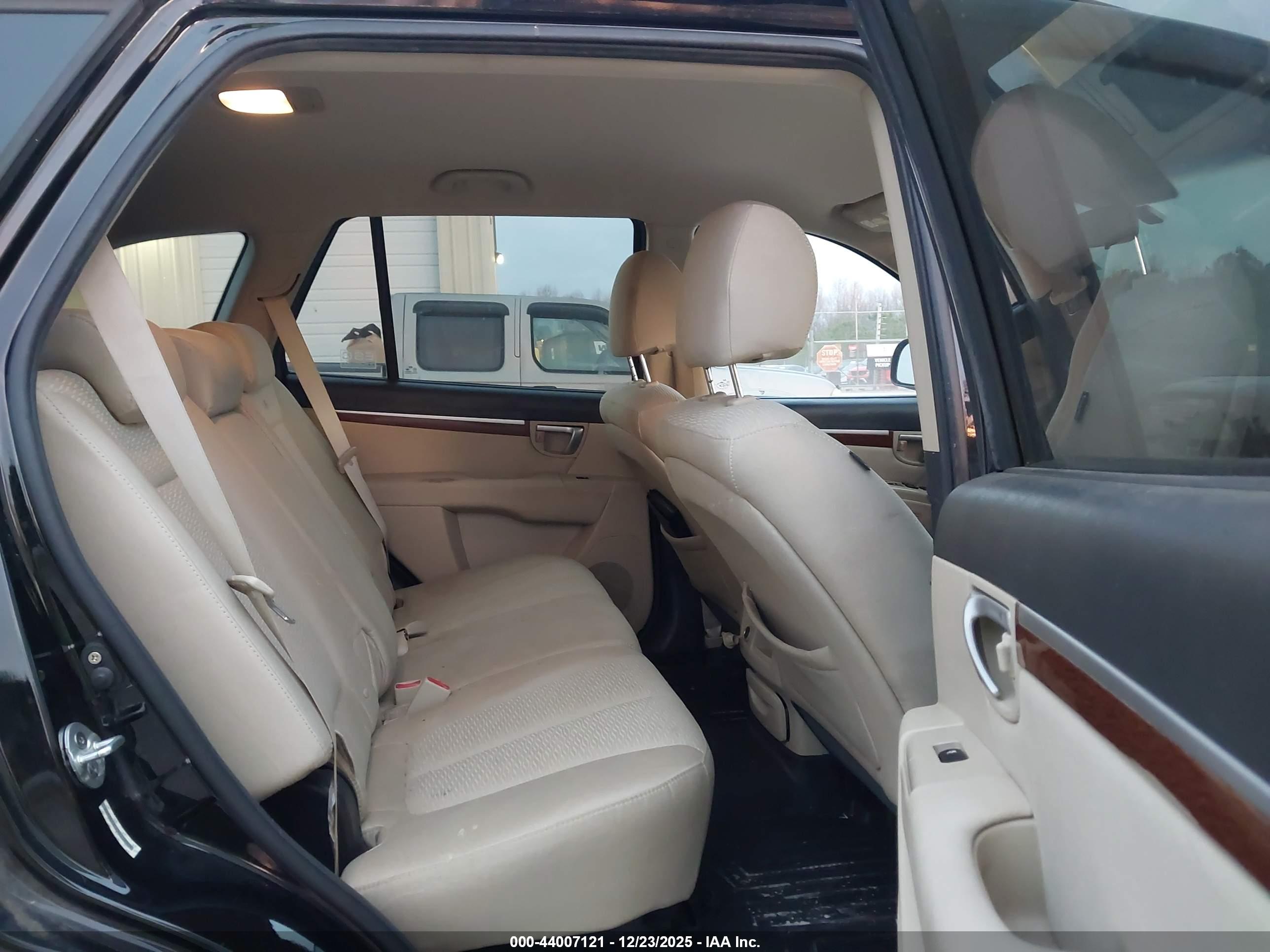 HYUNDAI SANTA image 8