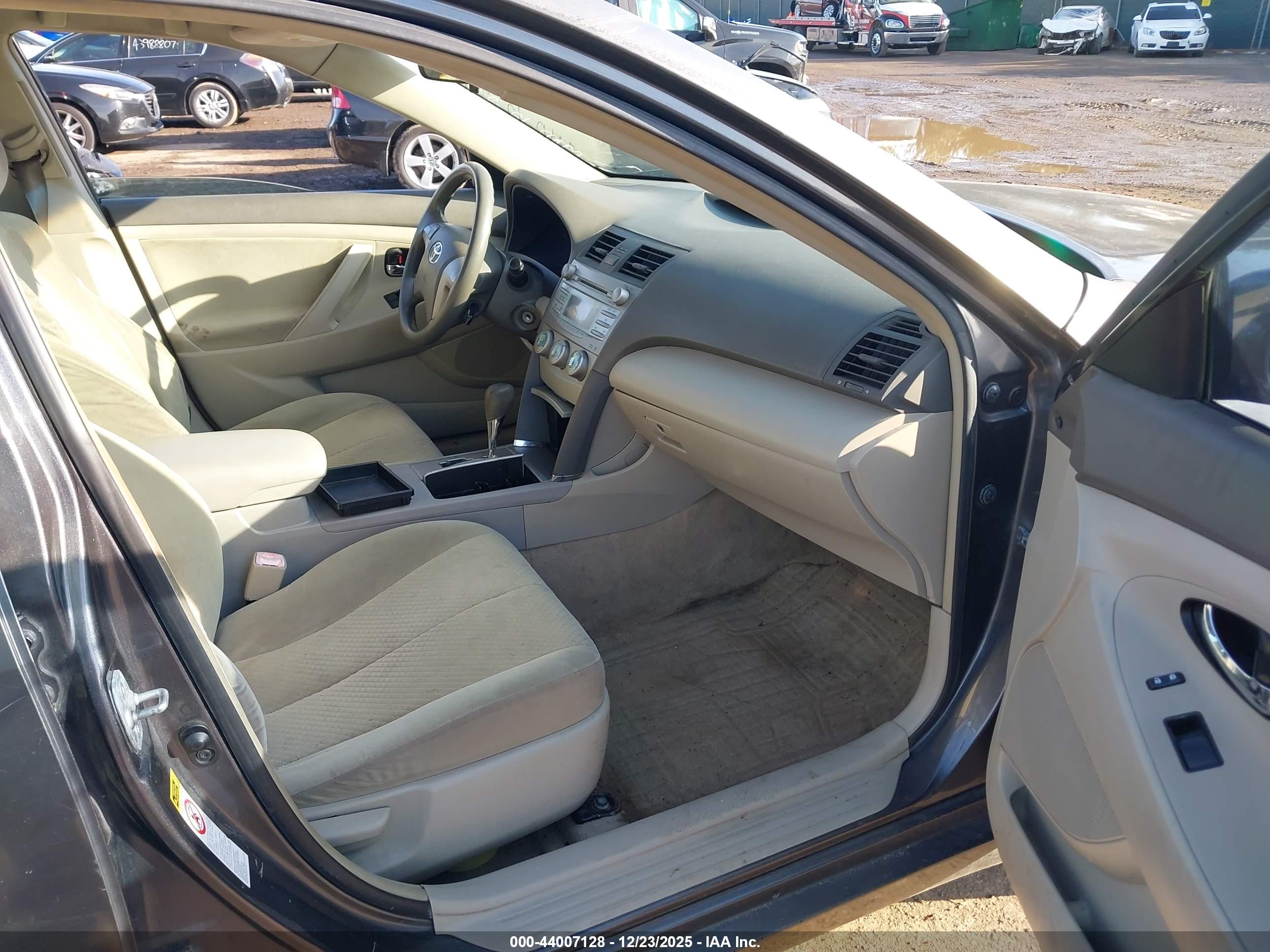 TOYOTA CAMRY image 5