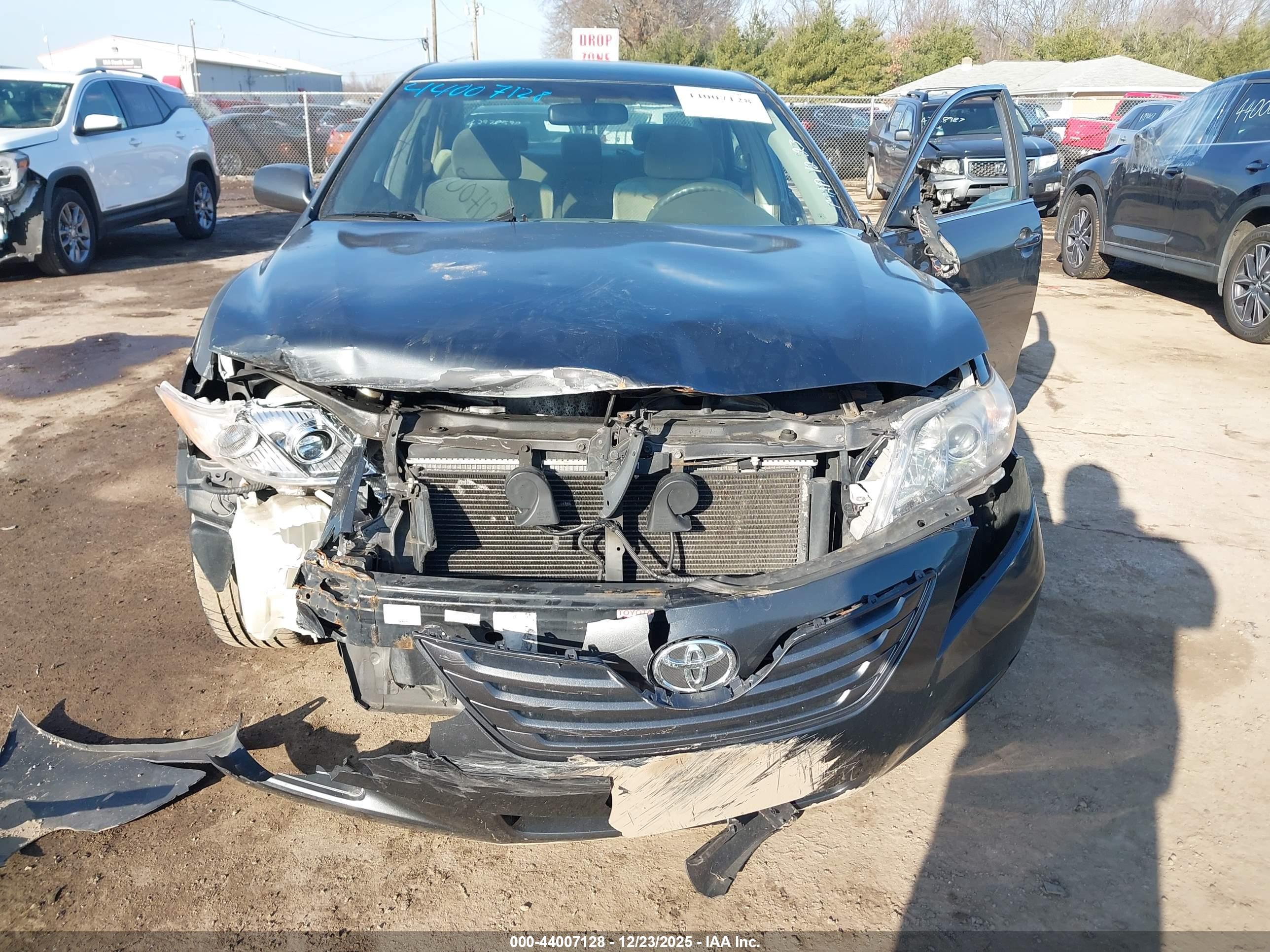 TOYOTA CAMRY image 6