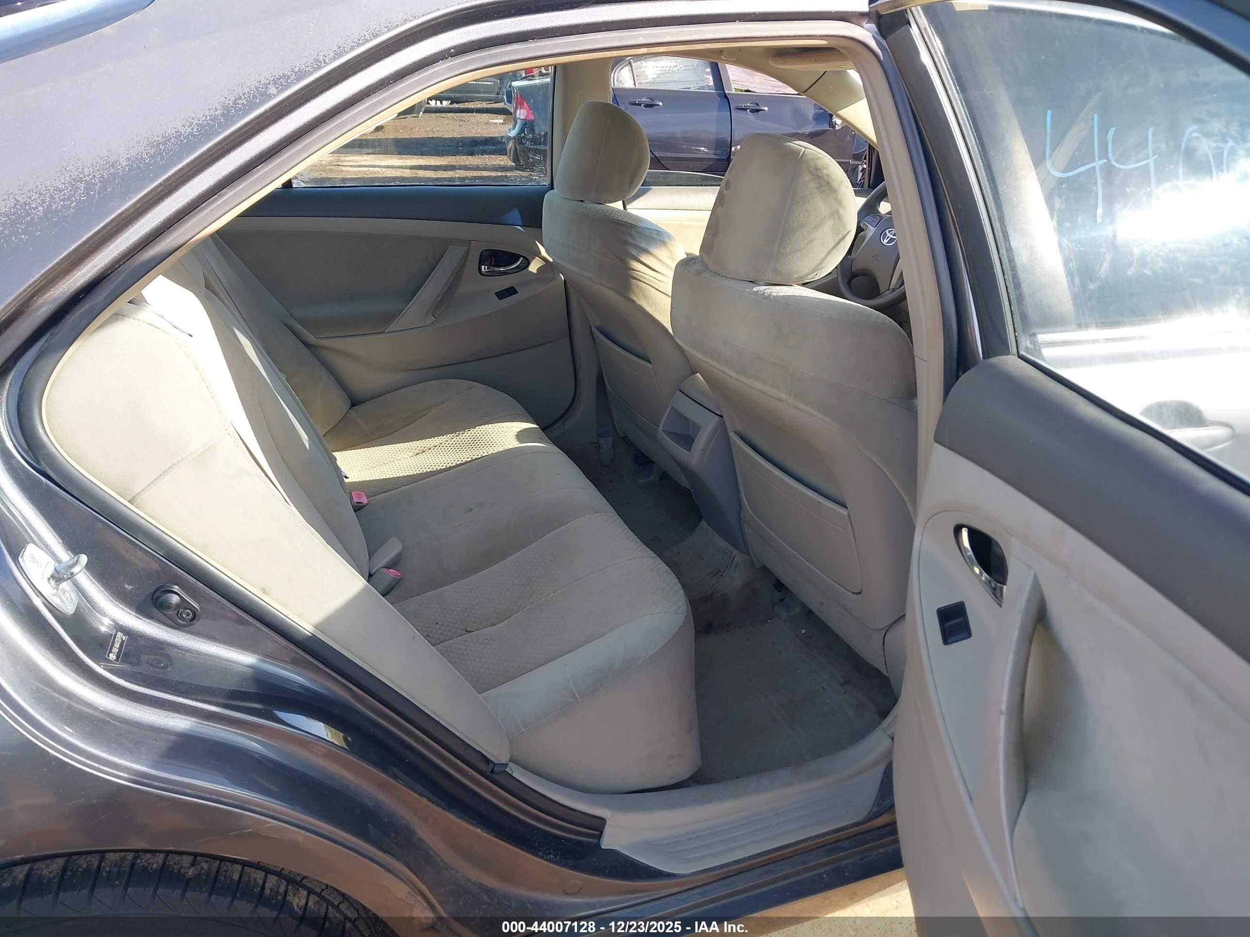 TOYOTA CAMRY image 8