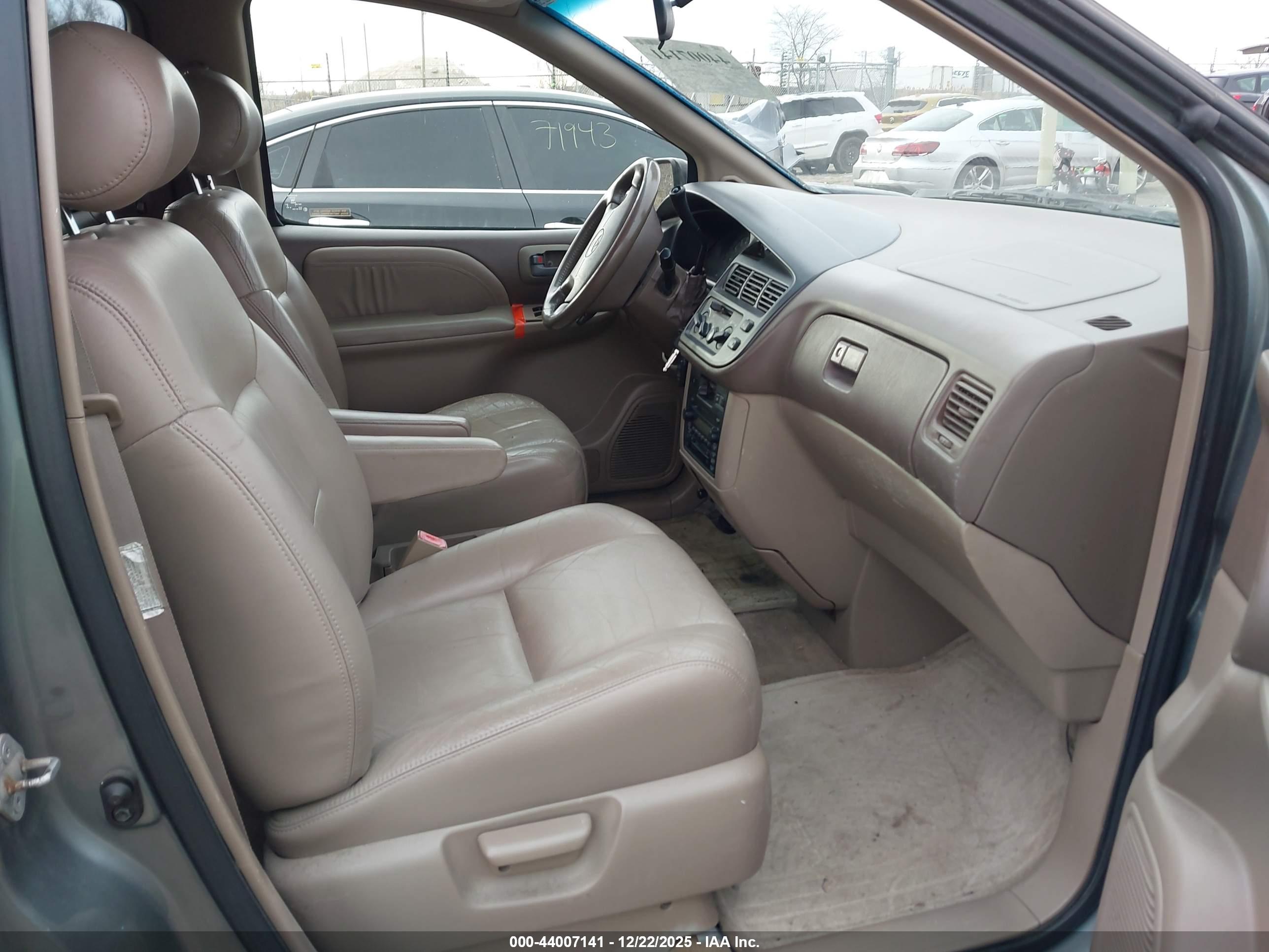 TOYOTA SIENNA image 5