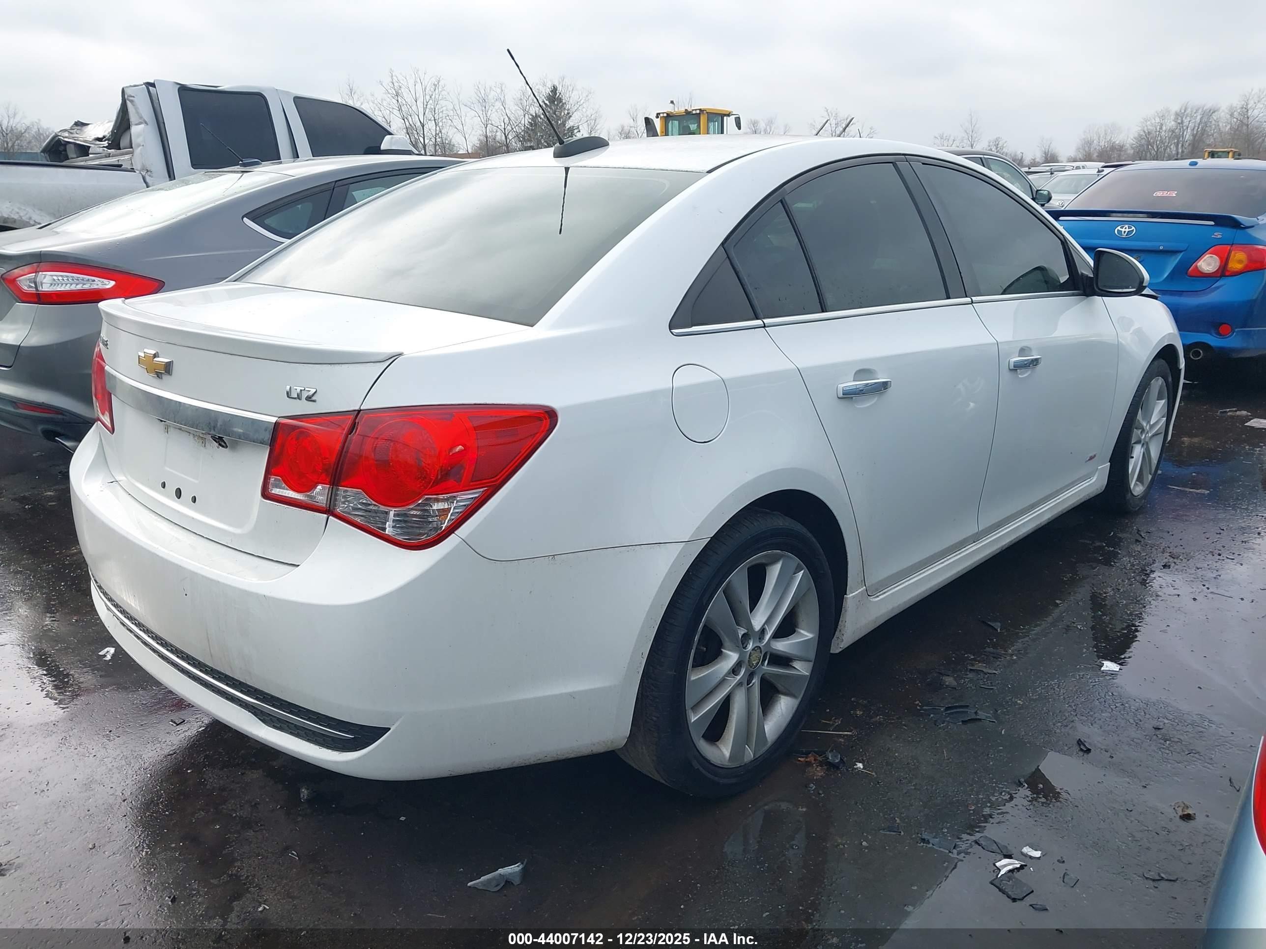 CHEVROLET CRUZE image 4