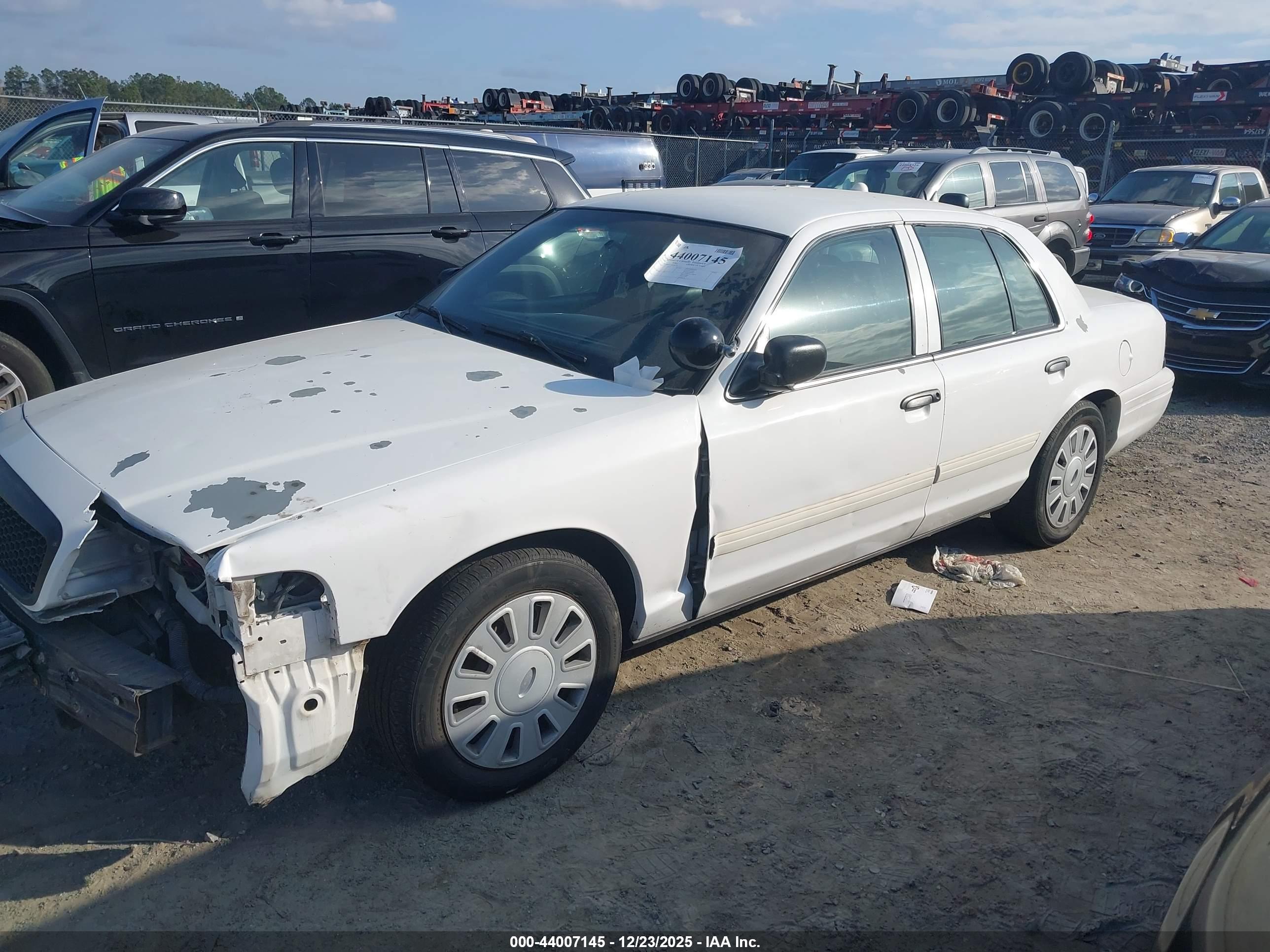 FORD CROWN image 2