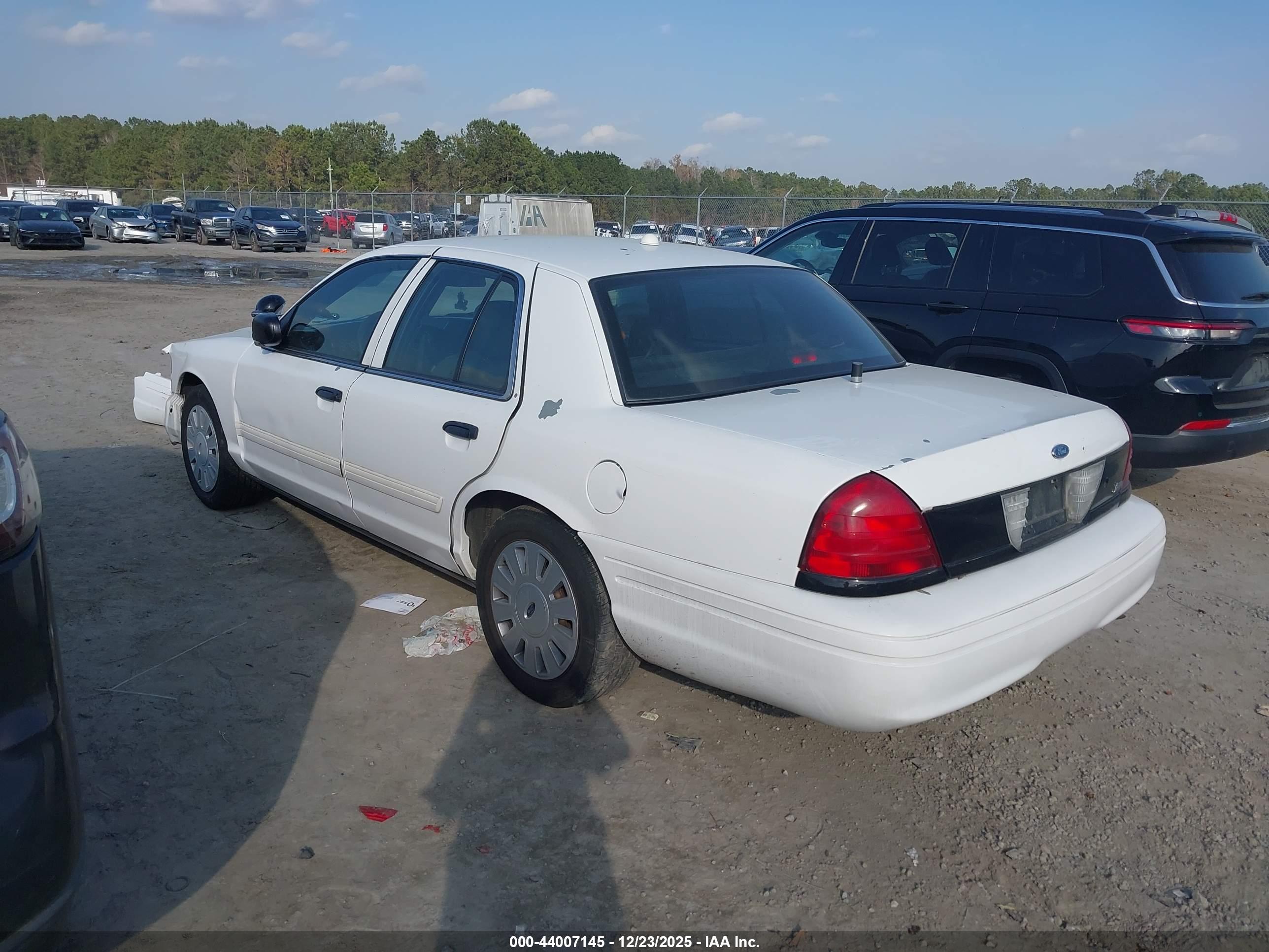FORD CROWN image 3