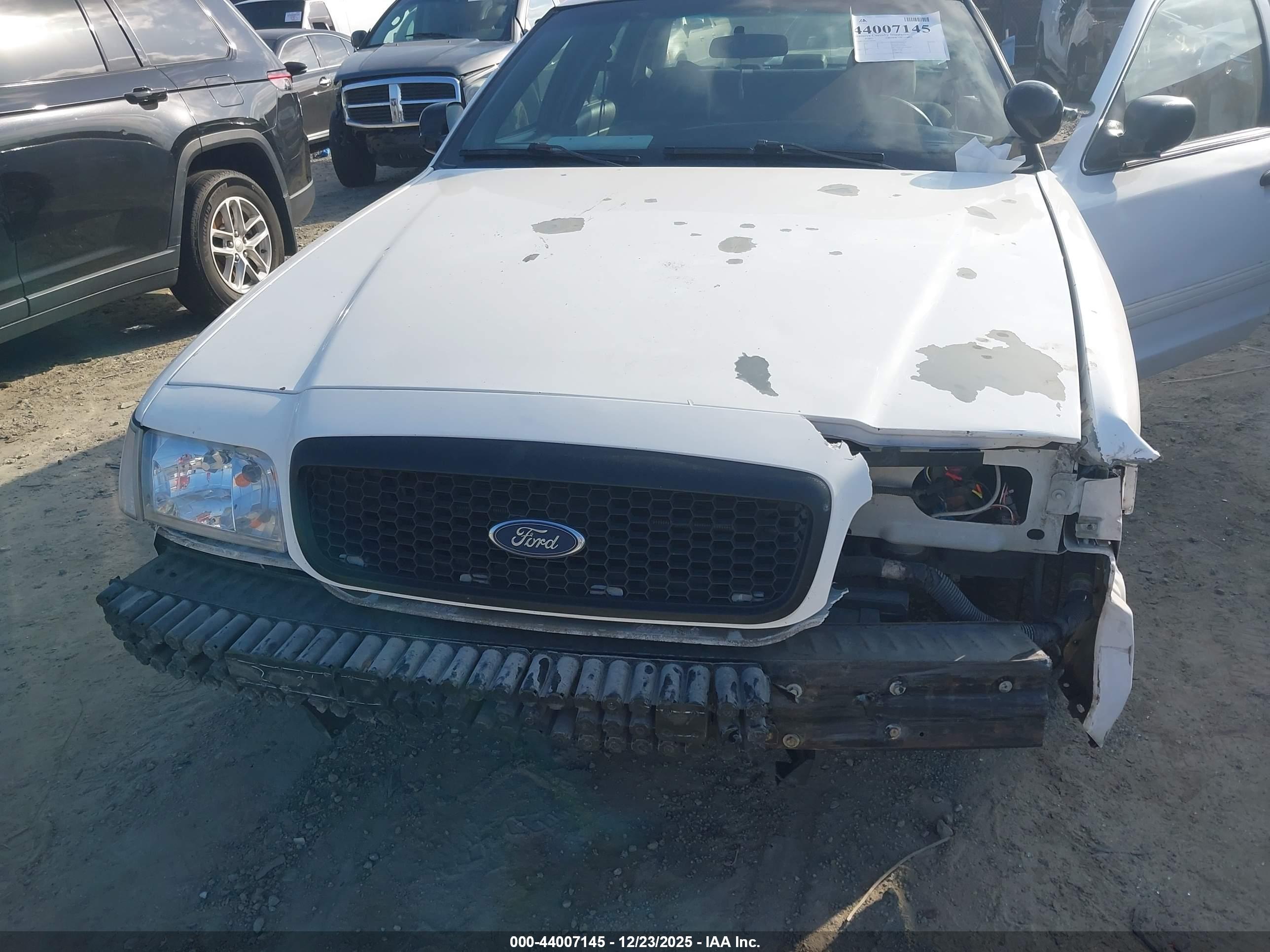 FORD CROWN image 6