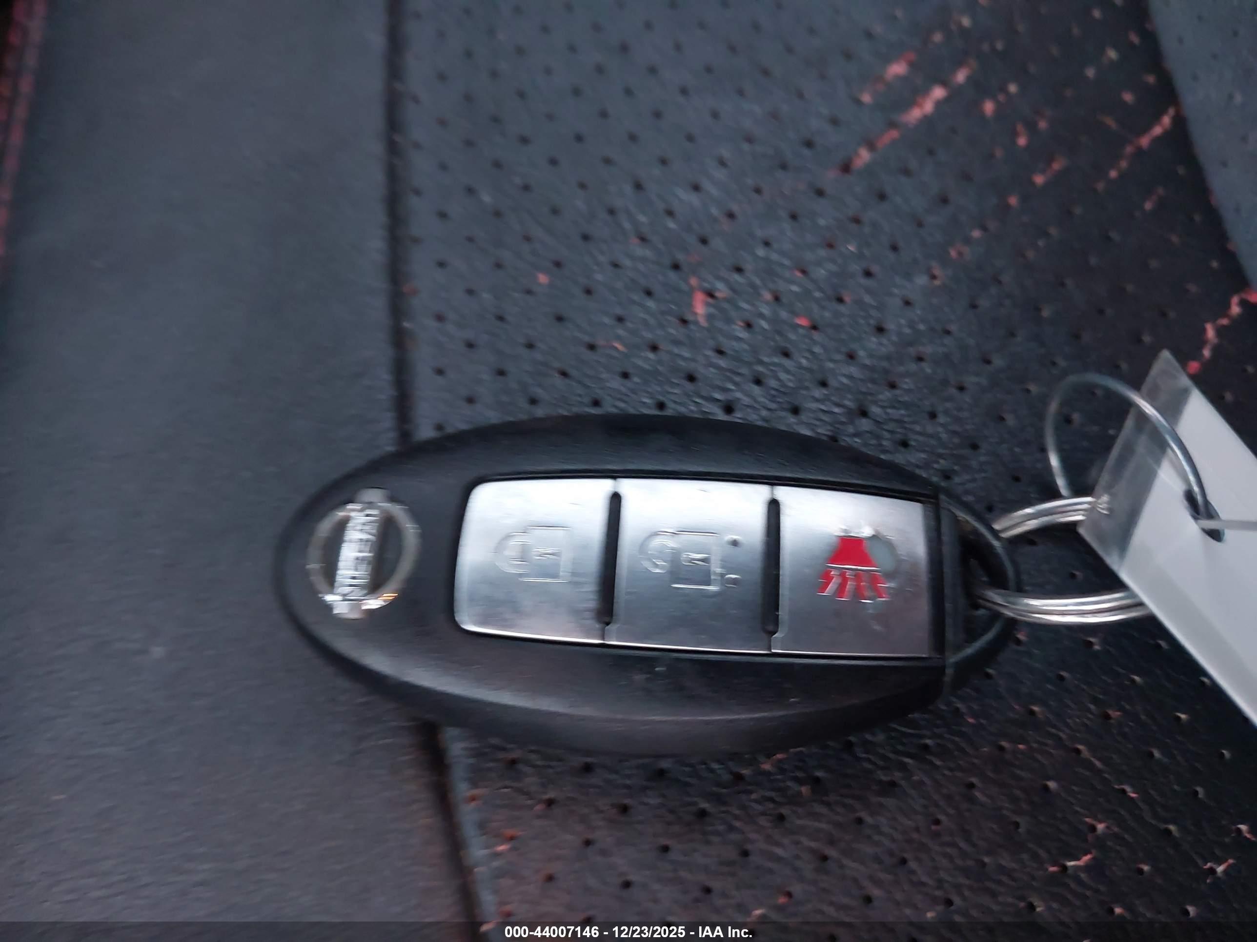 NISSAN ROGUE image 11