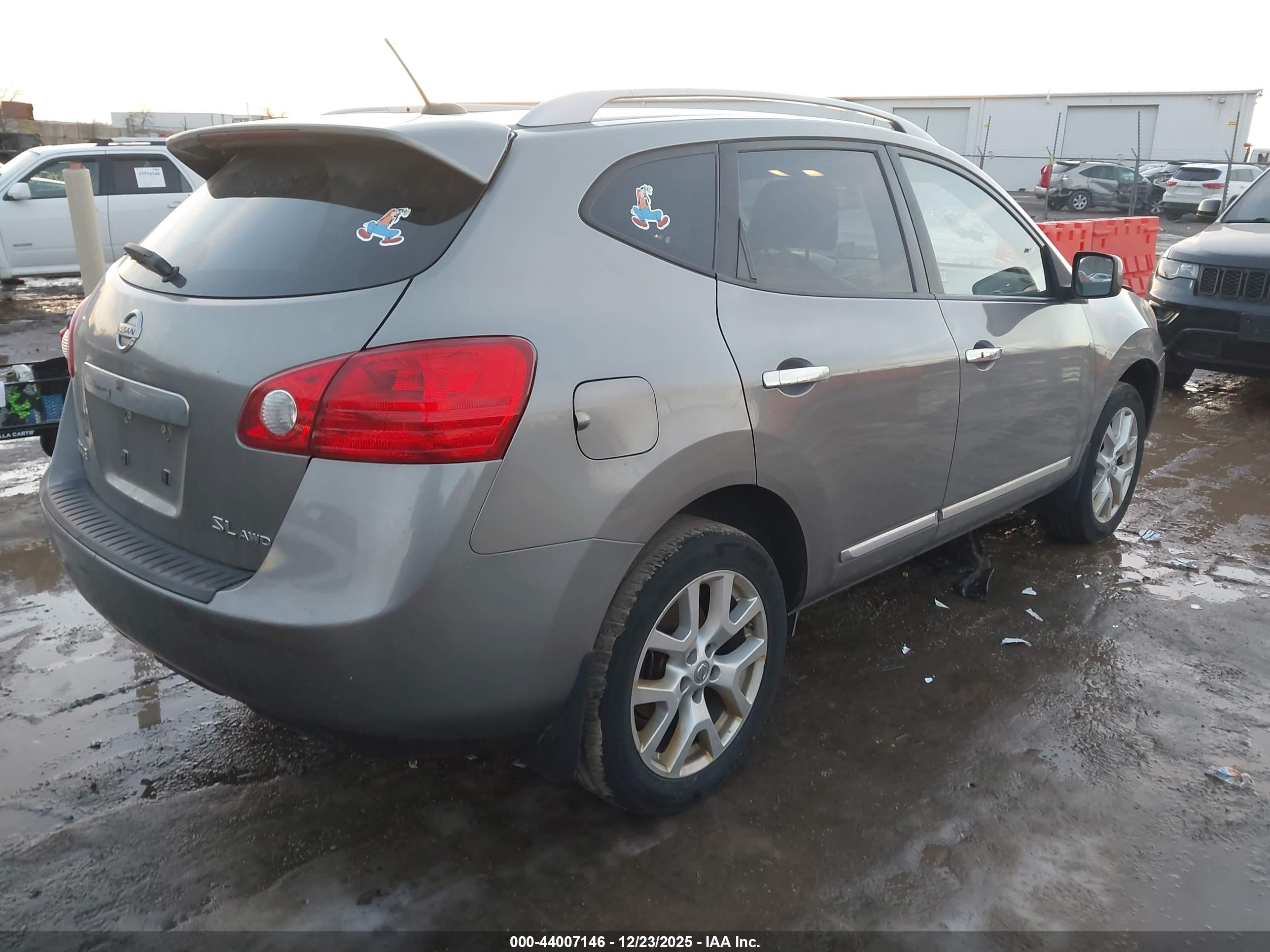 NISSAN ROGUE image 4