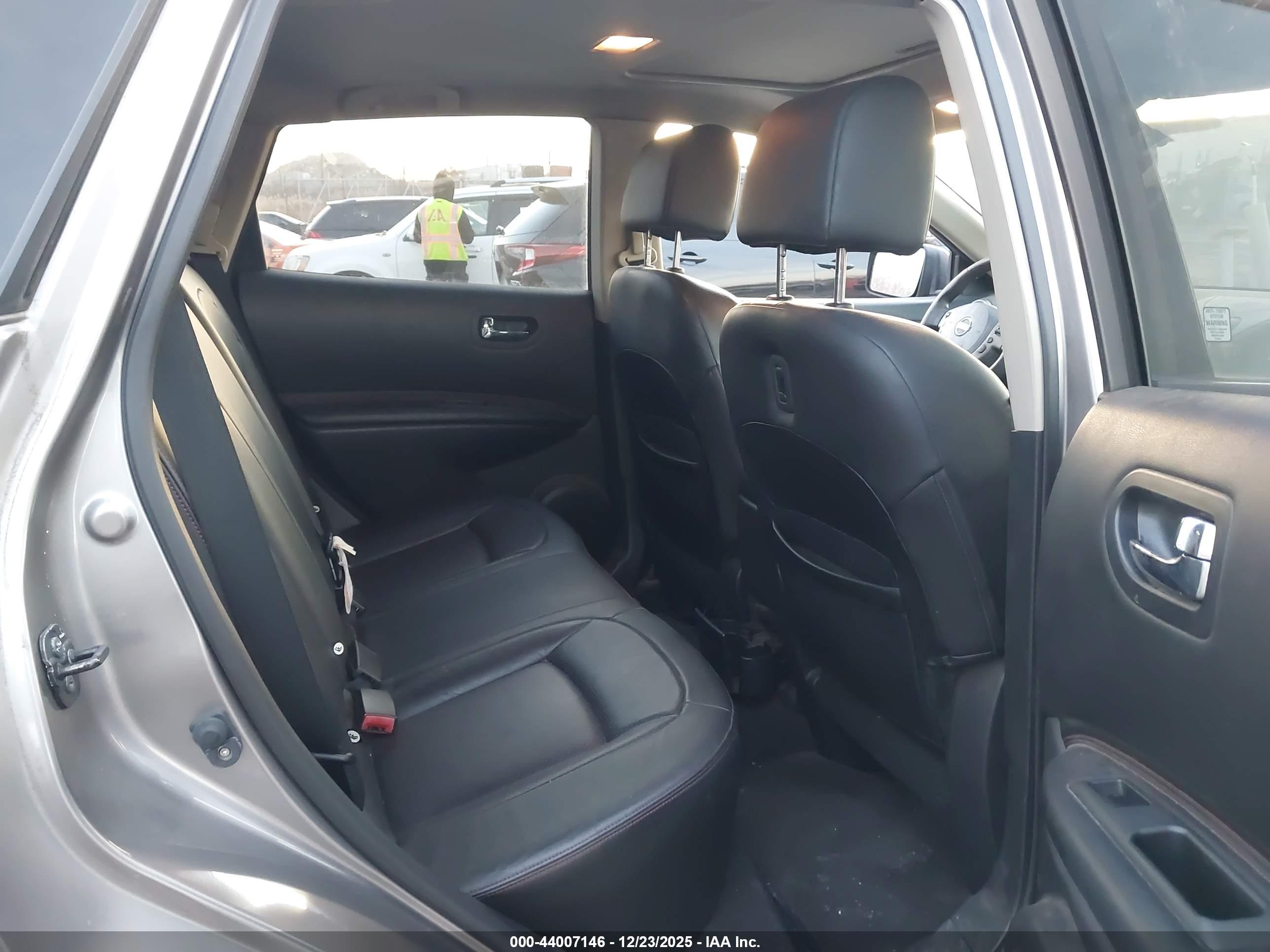 NISSAN ROGUE image 8