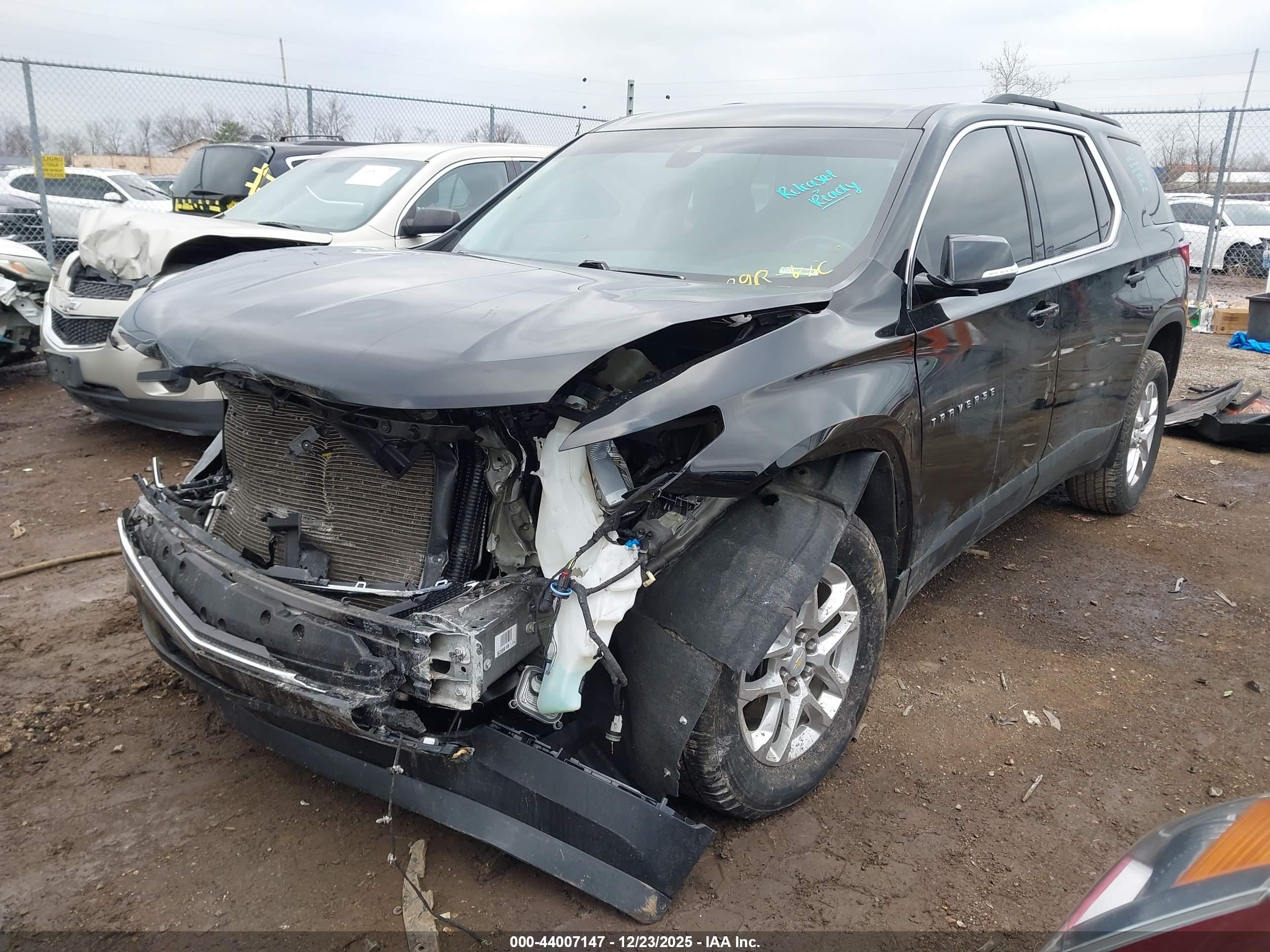 CHEVROLET TRAVERSE image 2