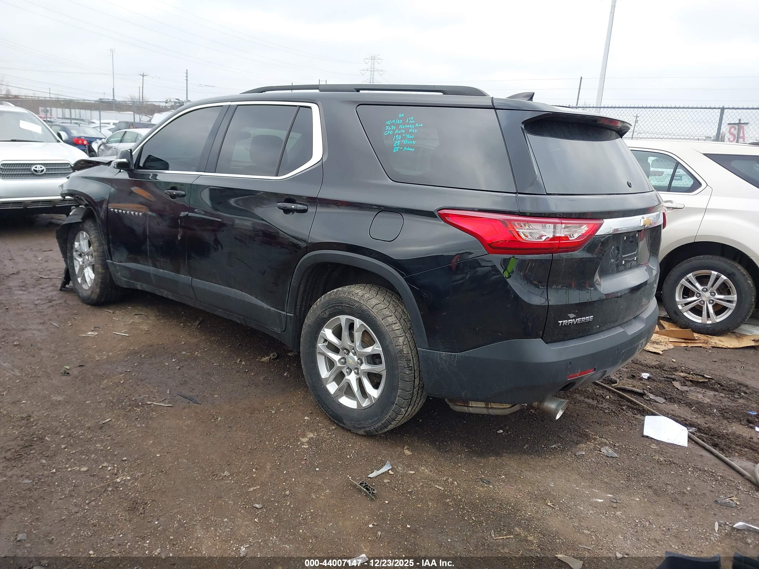 CHEVROLET TRAVERSE image 3